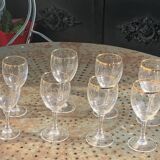 Lot consisting of 8 Arc France wine glasses, 5 large and 2 medium, transparent glass and gold edging