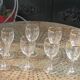 Lot compose de 8 verres a vin arc france, 5 grands et 2 moyens, verre transparent et liseré or