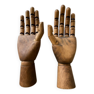 Articulated wooden hands
