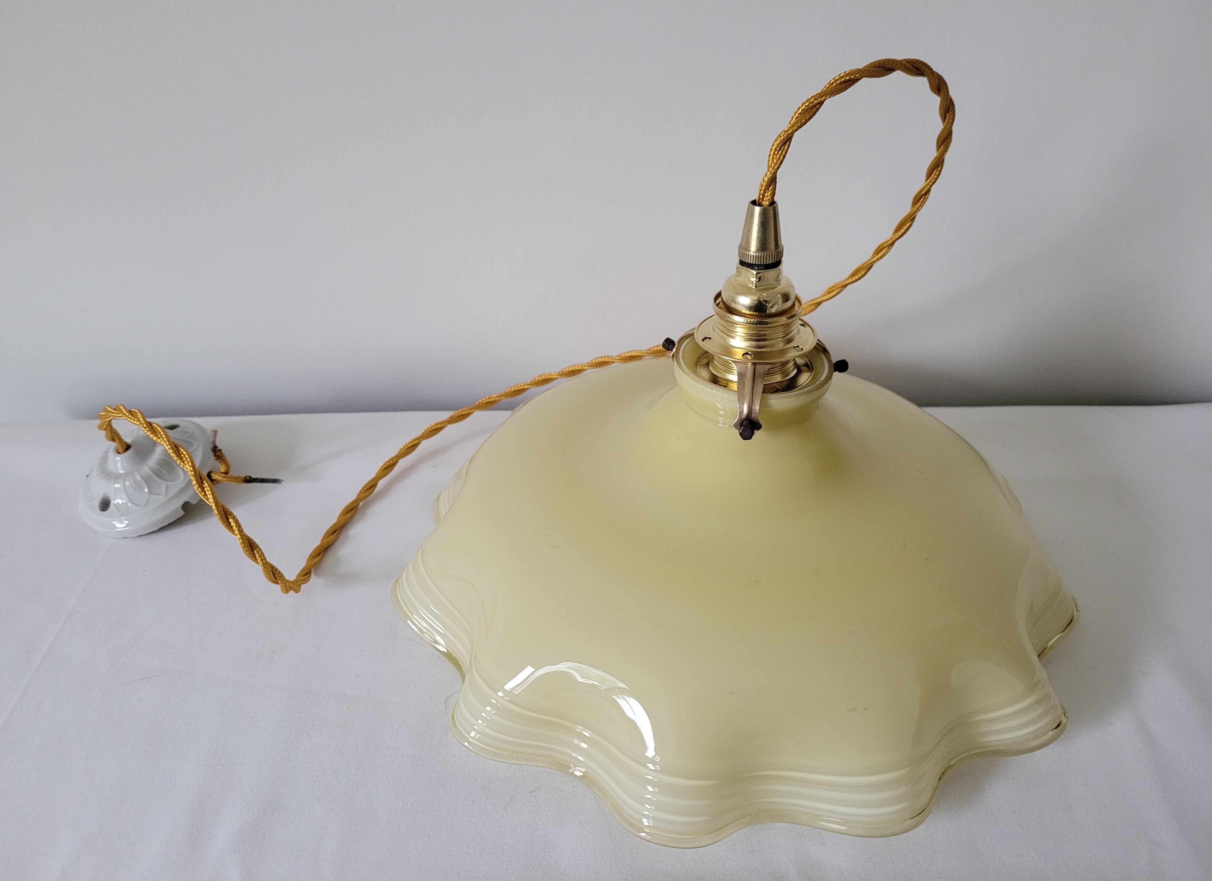 Yellow opaline suspension