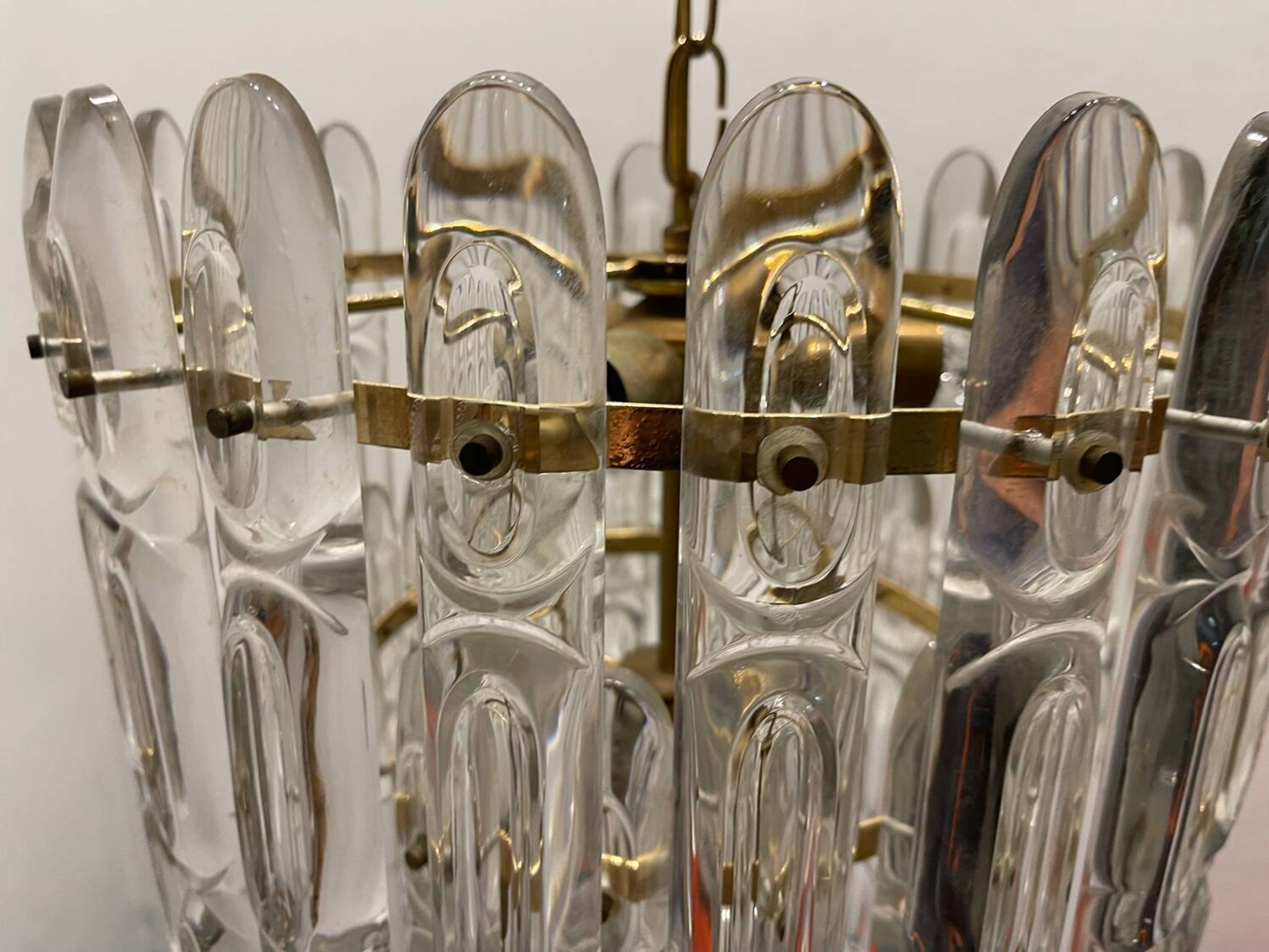 Lustre en cristal et laiton des années 1970