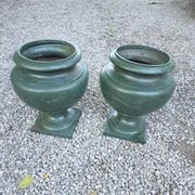 Pair of Medici vases in cast iron from the 19th century.