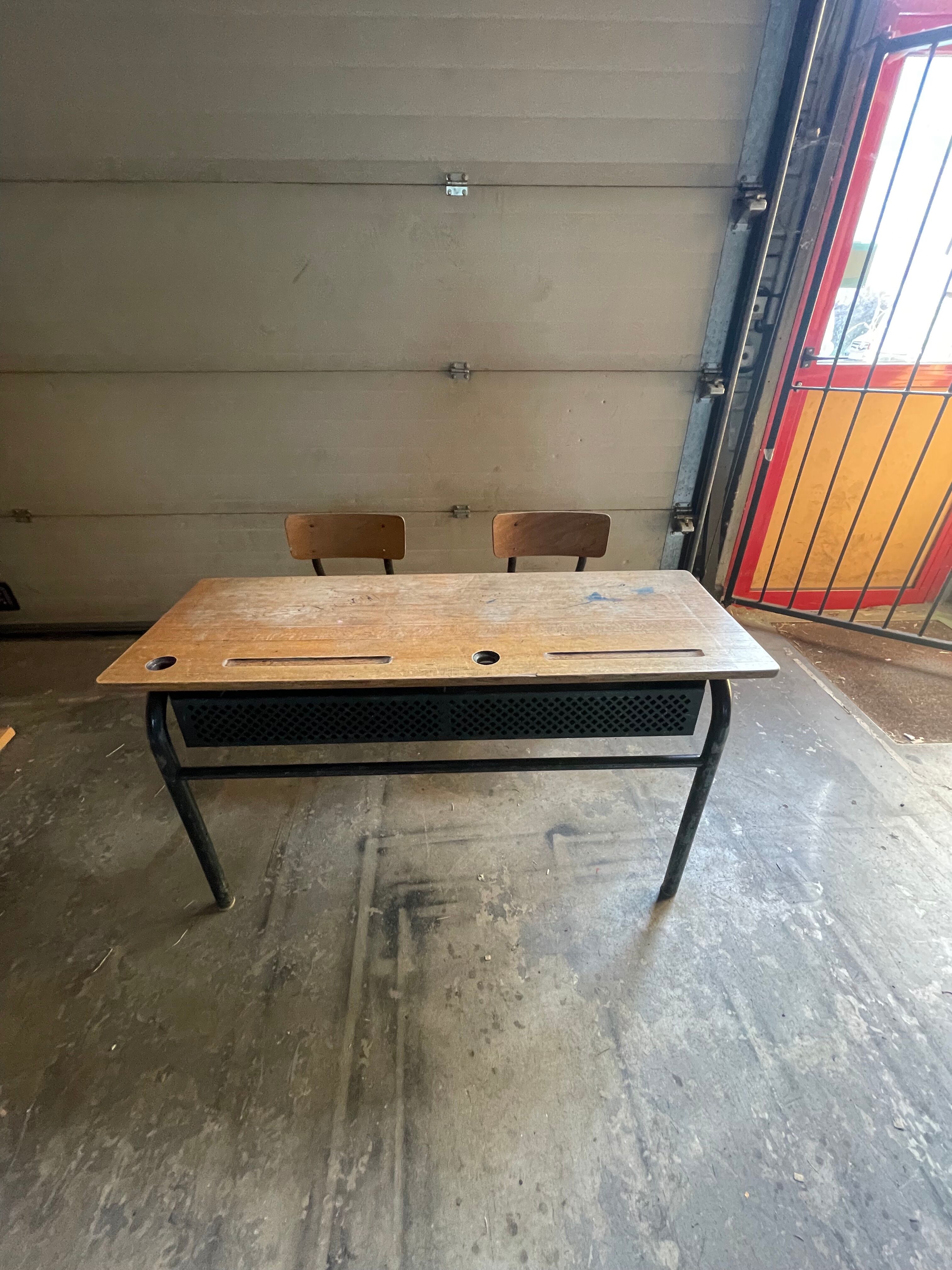 Double metal leg desks