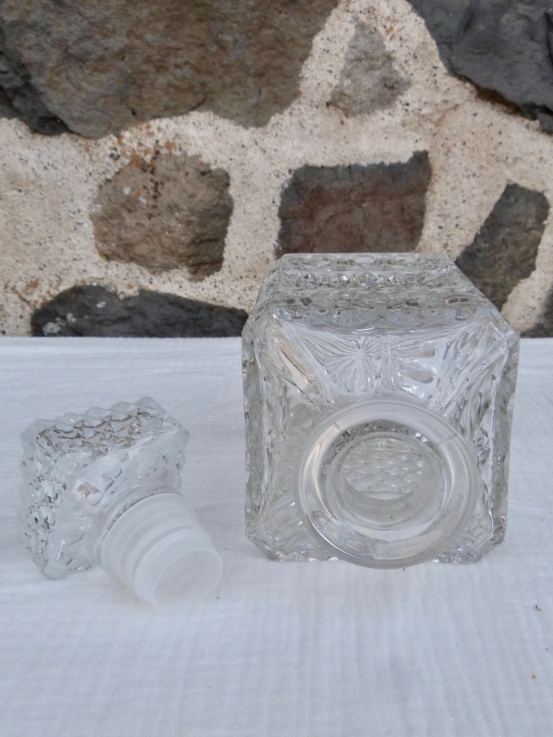 Glass whisky decanter