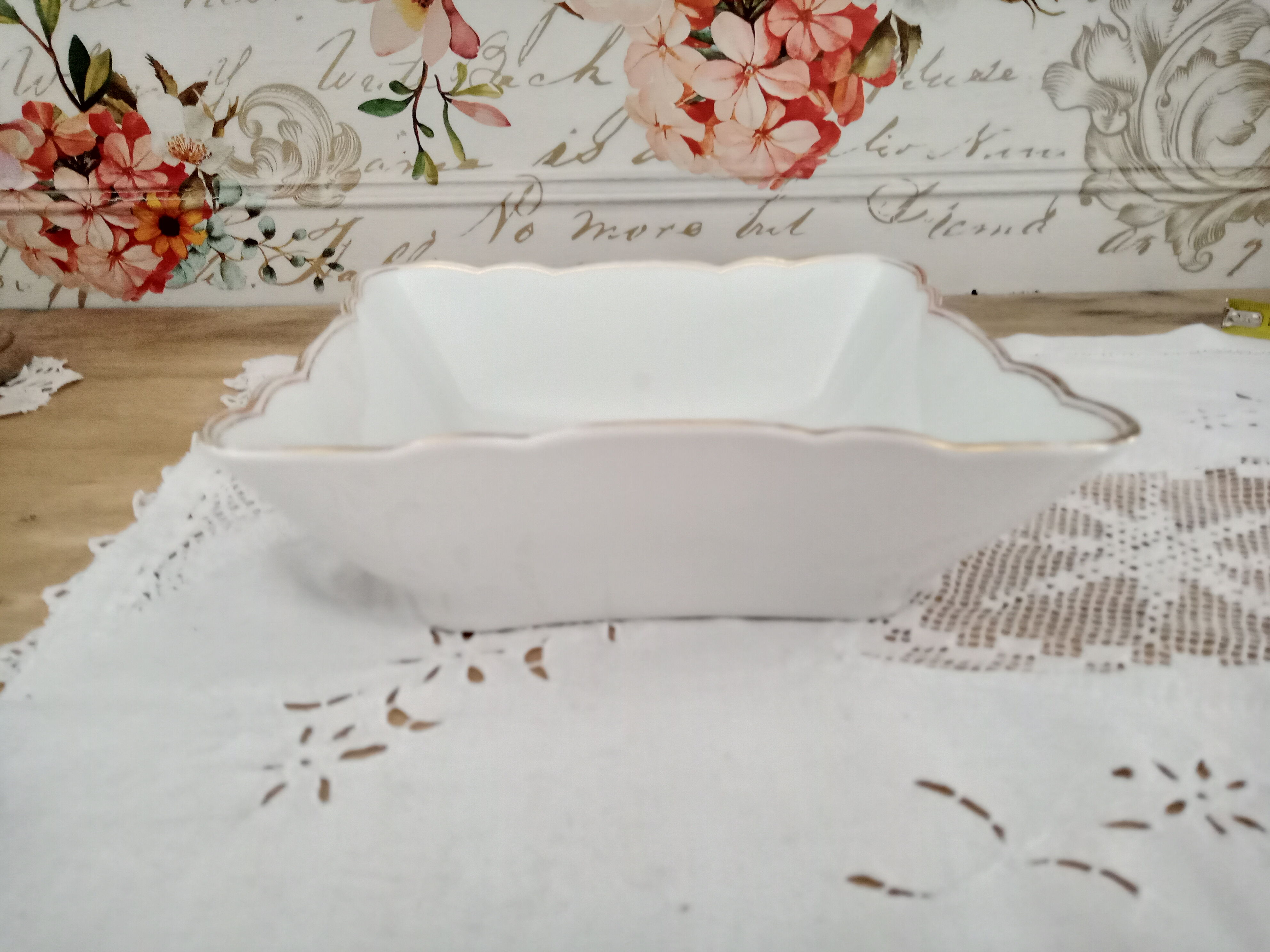 Saladier carré en porcelaine MCP Czecoslovakia blanche et liseré doré