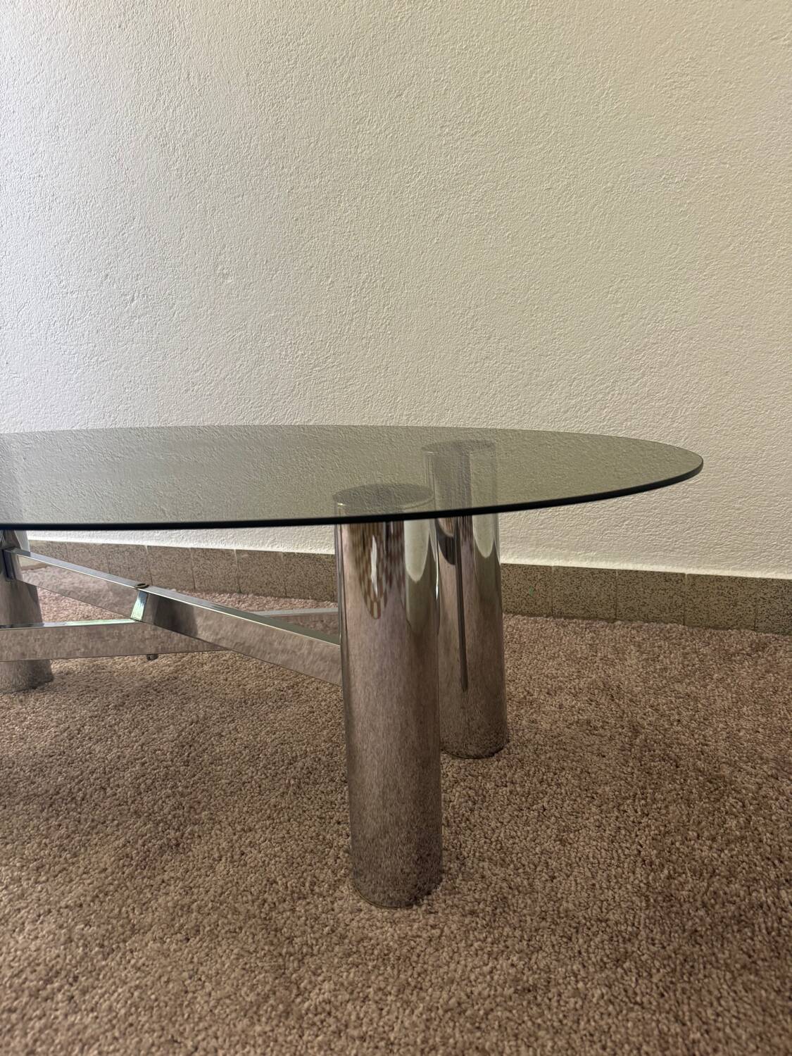 Table basse métal chromé verre fumé années 70