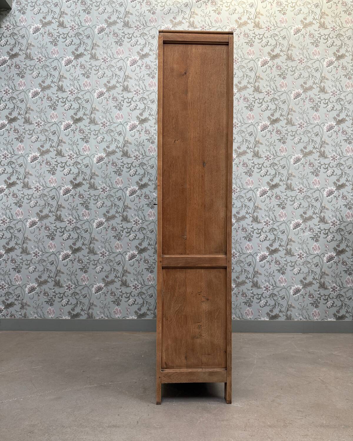 Old display case (renovated)