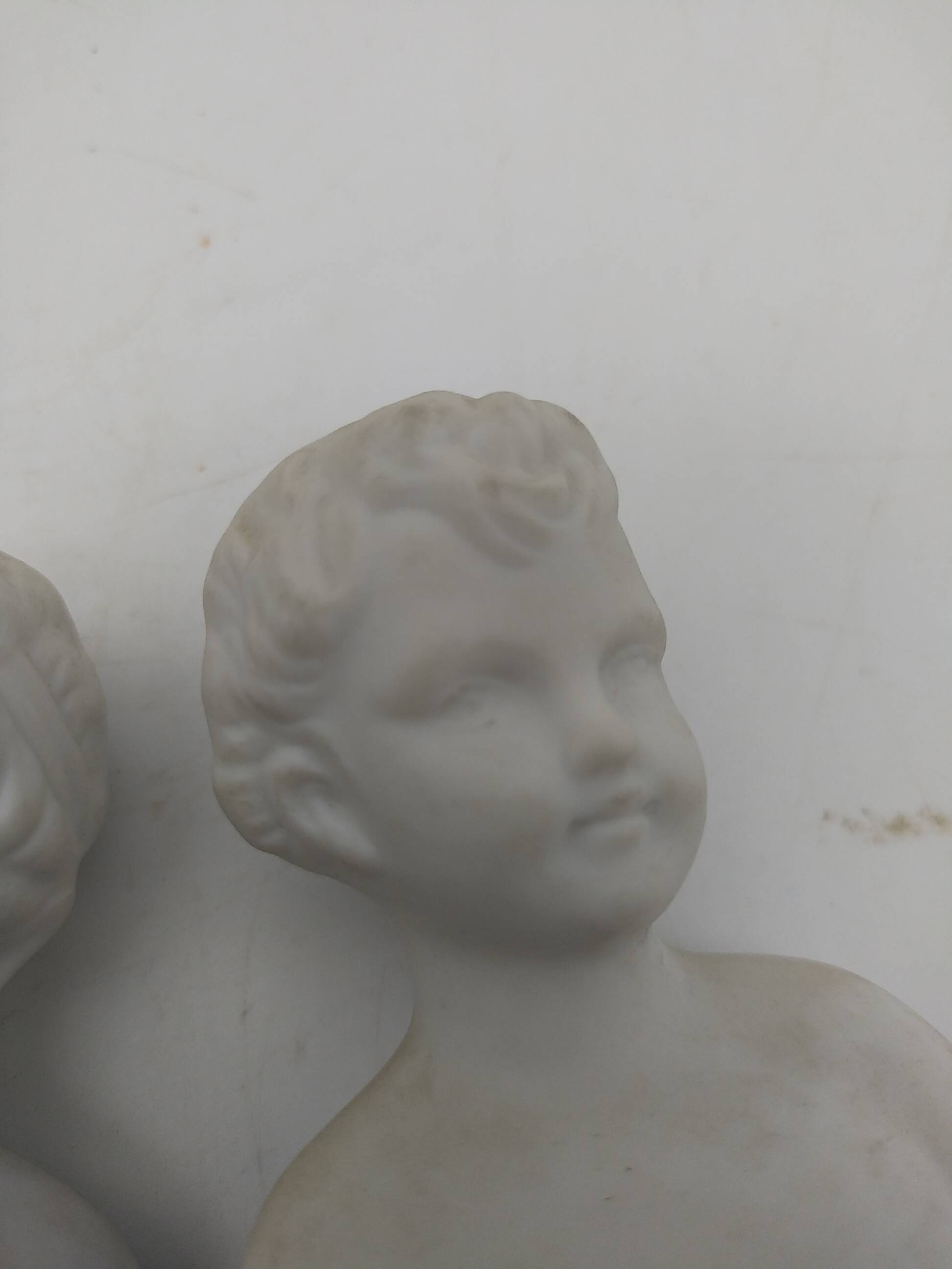 Bustes enfants en biscuit .Capodimonte. 9 cm .