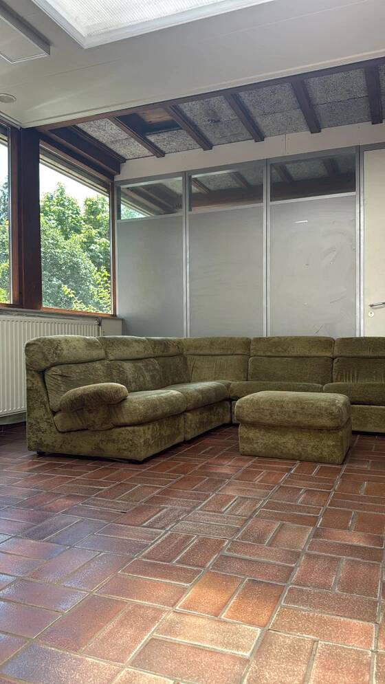 Canapé modulable vintage en velours vert avec fauteuil assorti et pouf
