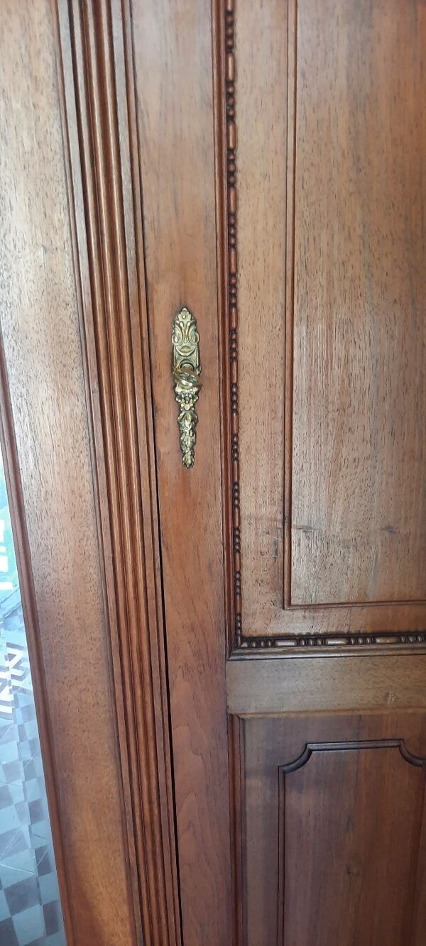 Armoire style louis XVI