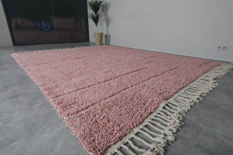 Custom traditional Beni Ouarain rug in handmade pink, 2/3 m.