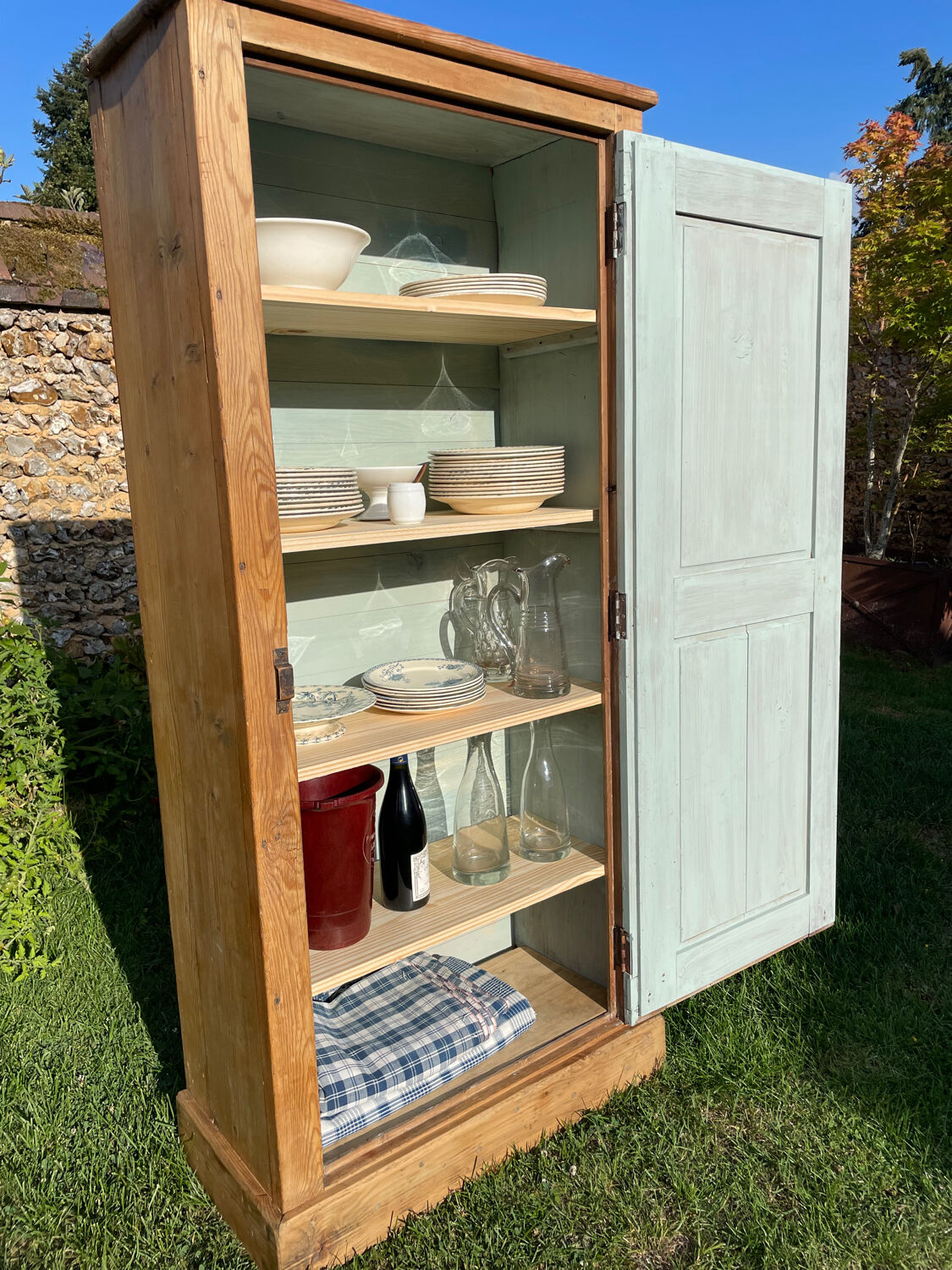 1 door wardrobe in 19th century pine.