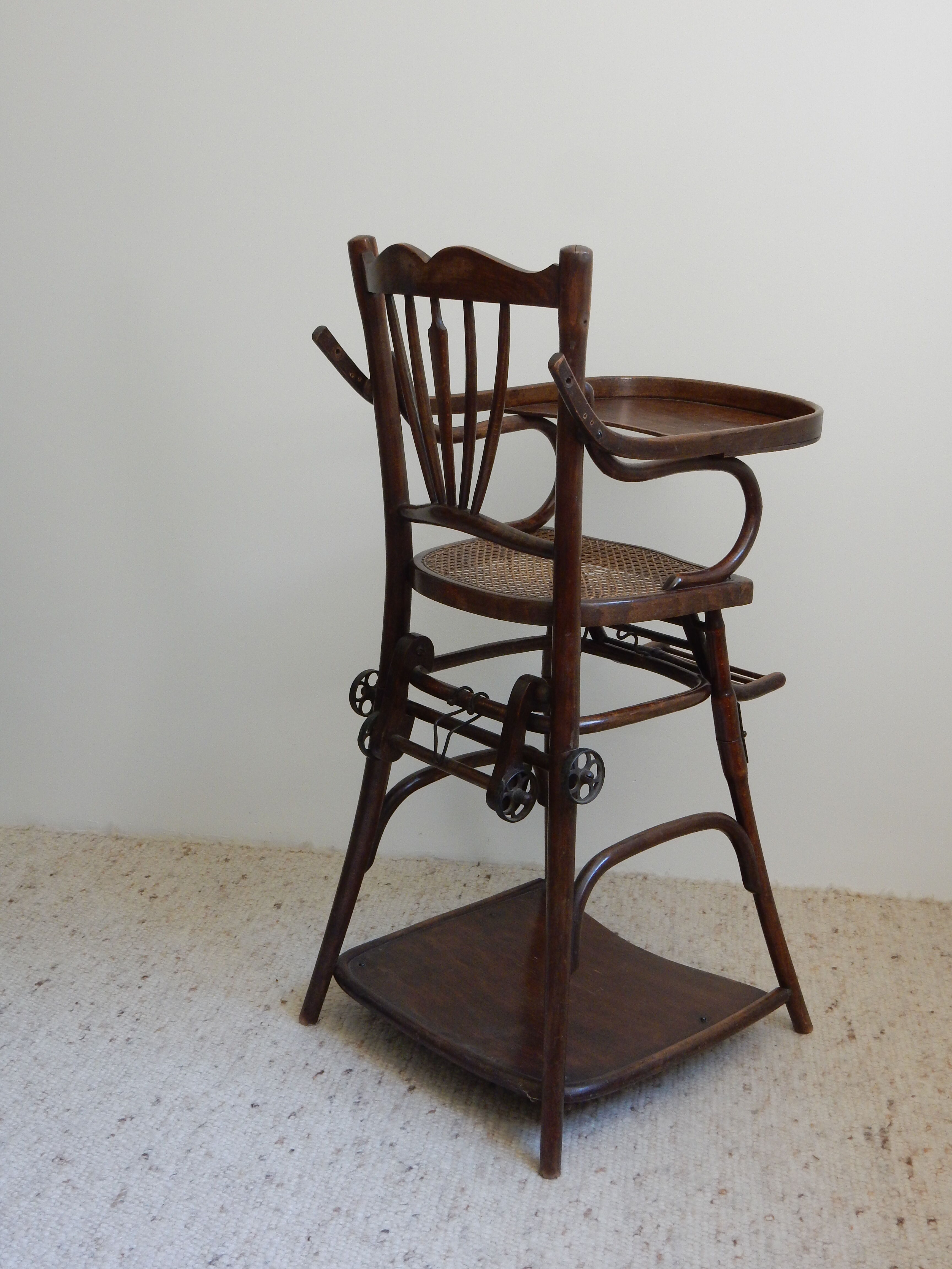 High modular baby chair in early 1900