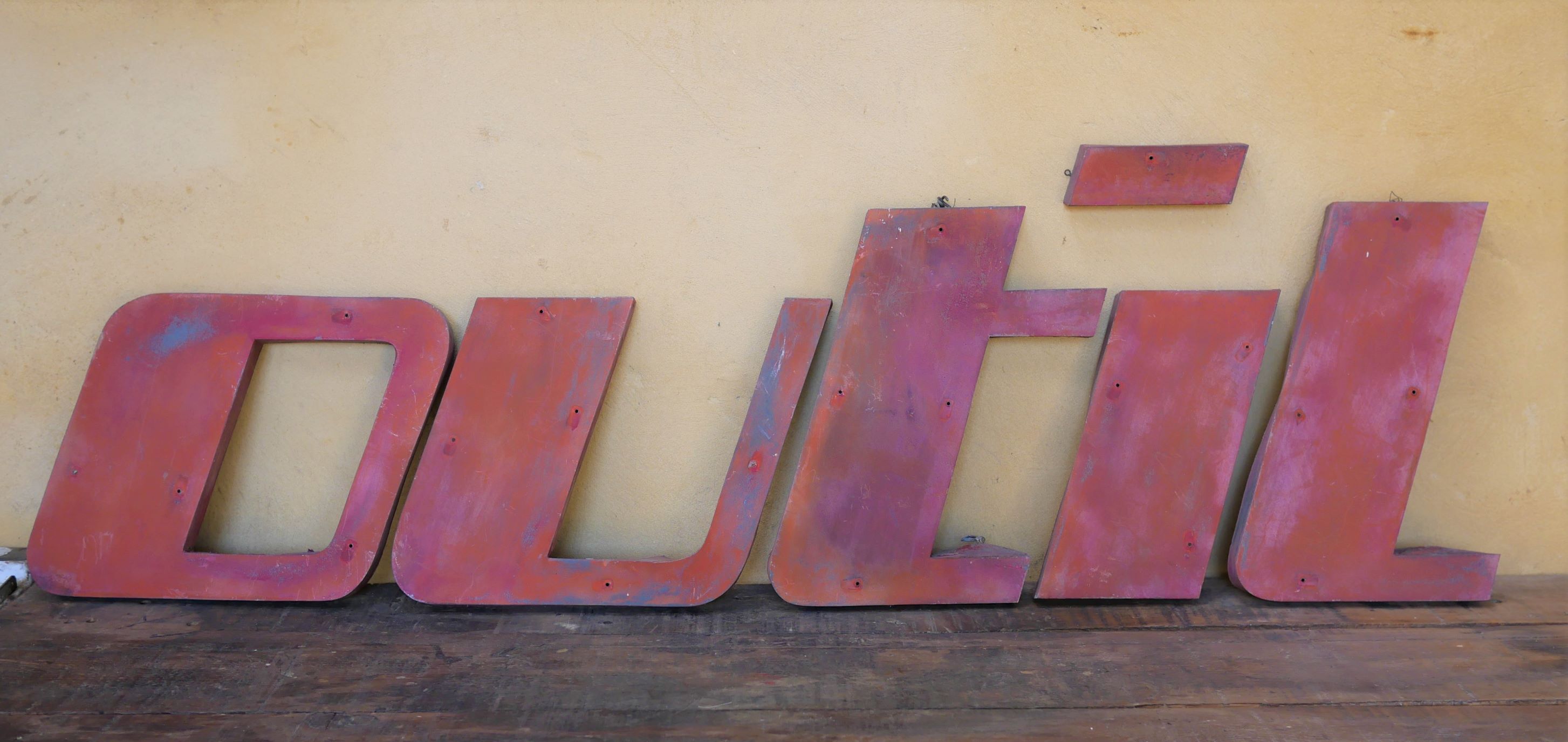 Letter to sign vintage metal "T".