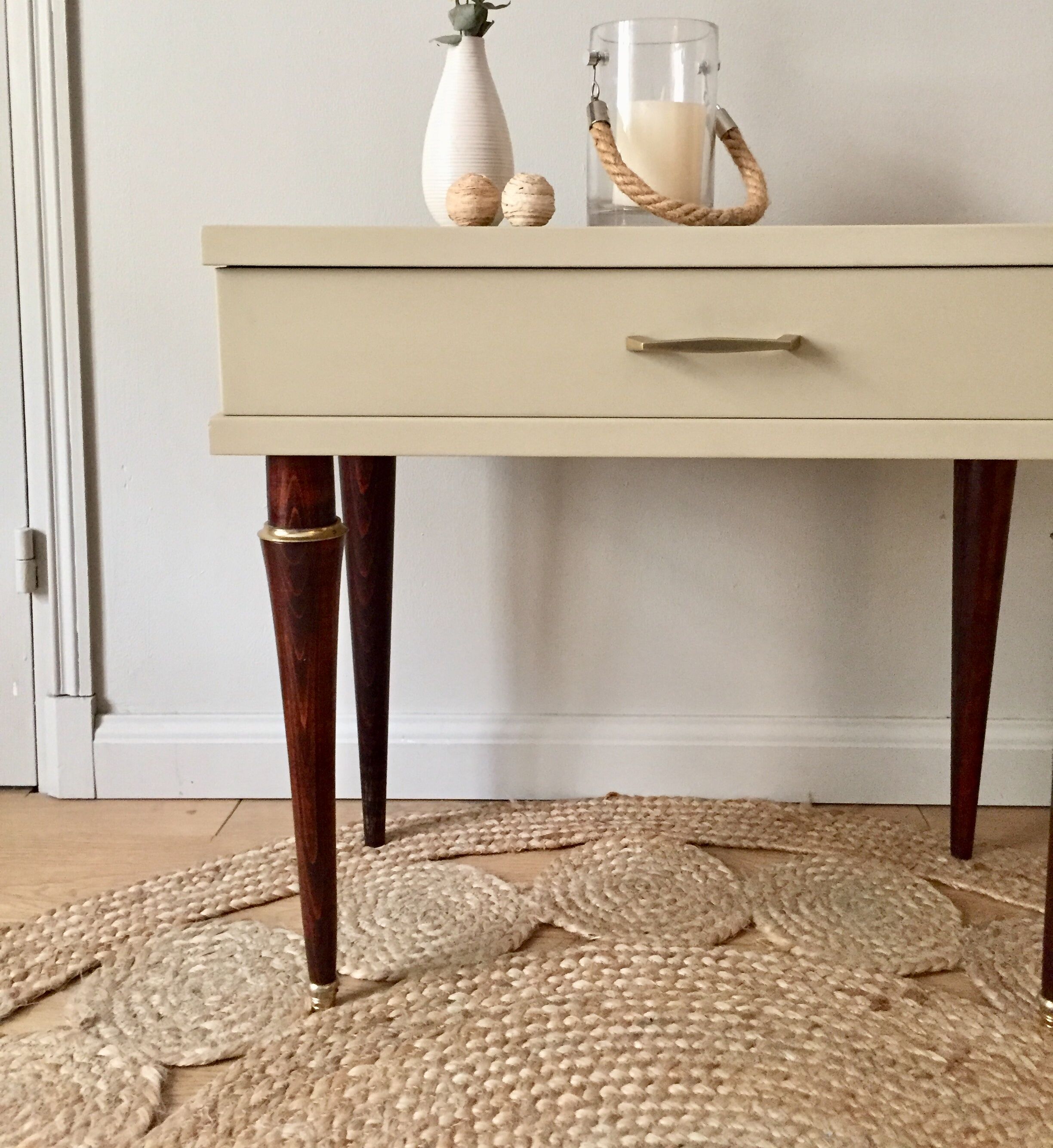 Bedside feet spindles