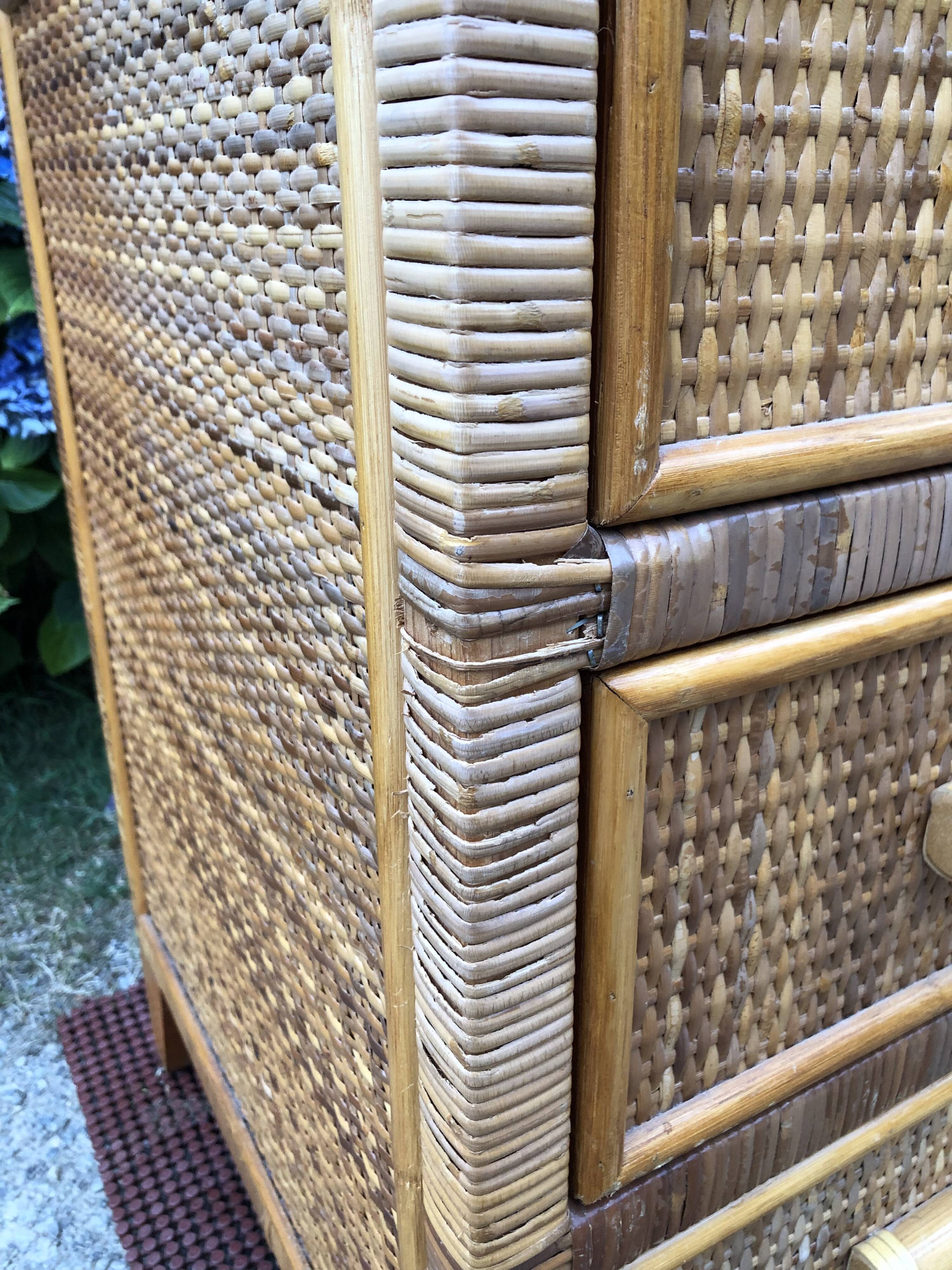 Vintage rattan chest of drawers has 3 drawers.