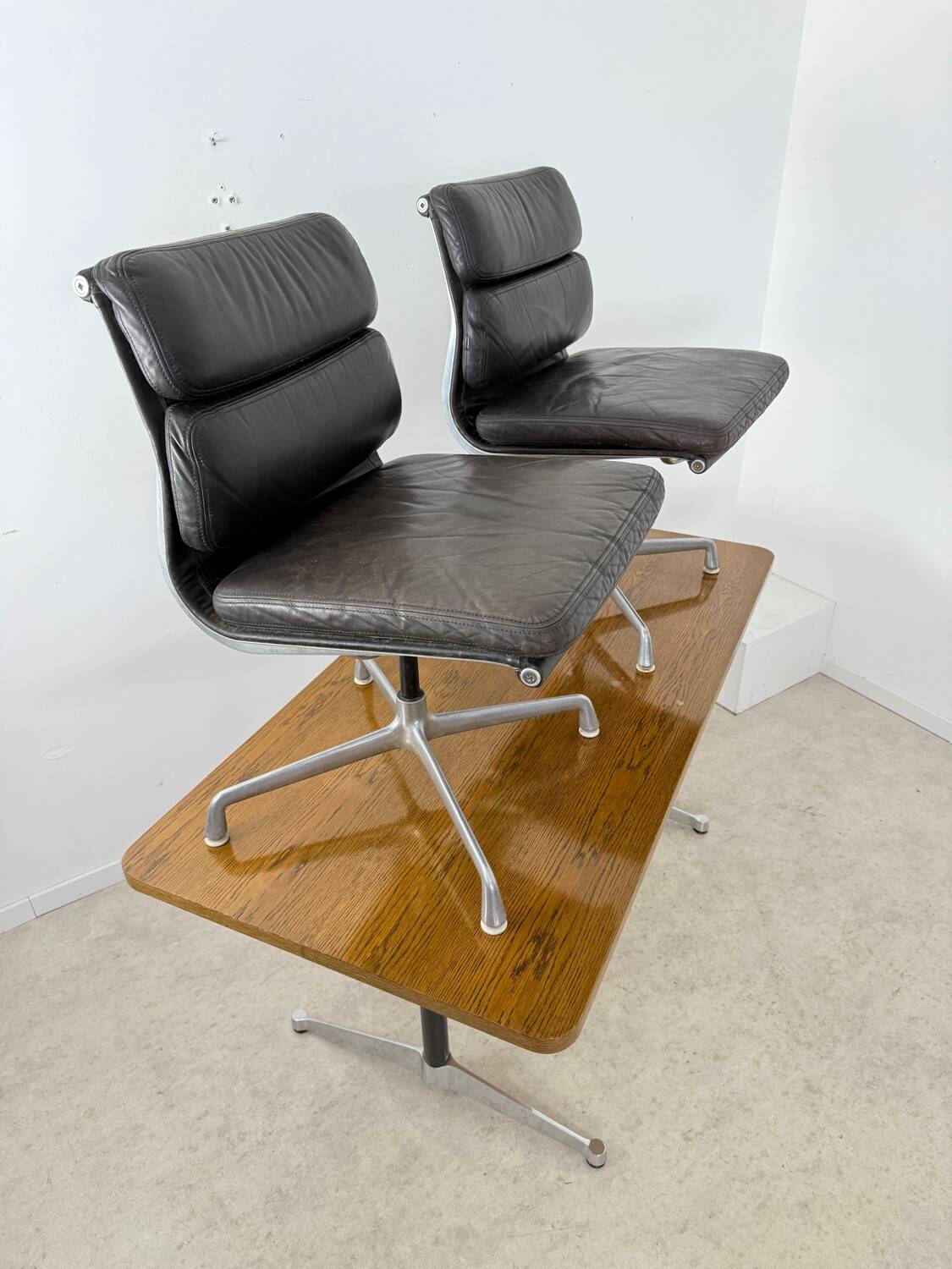 Lot of 2 leather soft pad armchairs chairs EA205 design Charles Eames Herman Miller edition vintage 60s