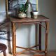 Table-desserte d'appoint en rotin ancienne