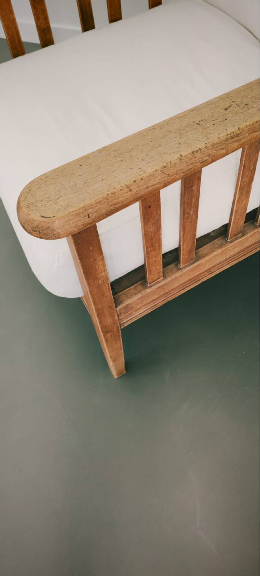 Sleek design armchair for reading nook