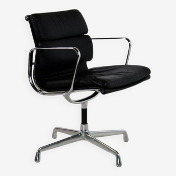 EA208 Soft Pad chair by Charles & REA208 Soft Pad chair by Charles & Ray Eay Eames for Herman Miller