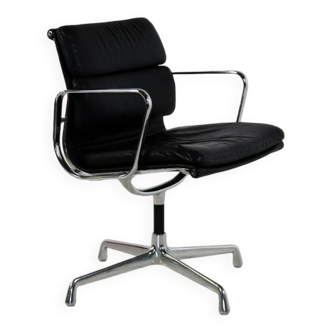 EA208 Soft Pad chair by Charles & REA208 Soft Pad chair by Charles & Ray Eay Eames for Herman Miller