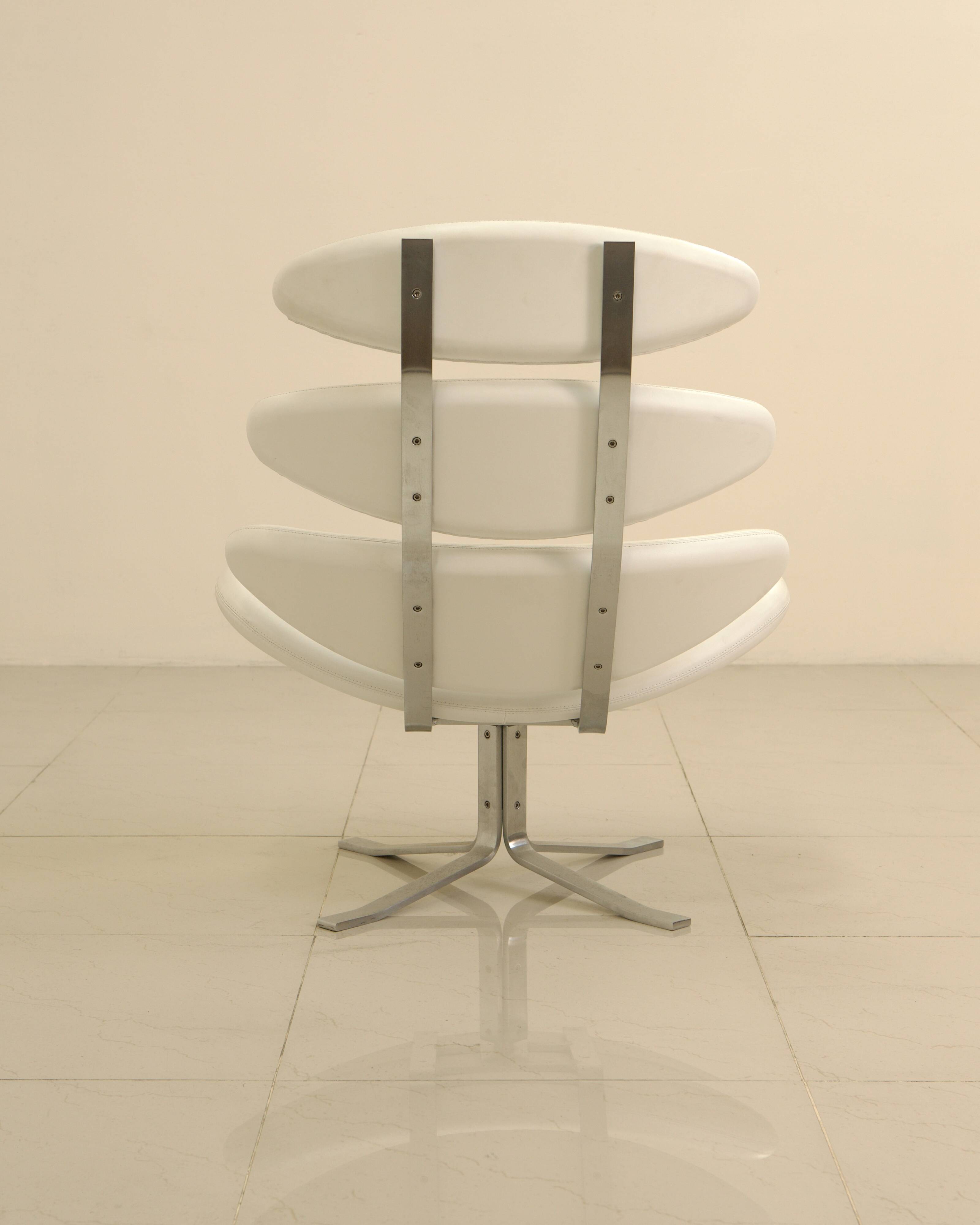 "Corona" lounge chair in white leather by Poul Volther for Erik Jørgensen