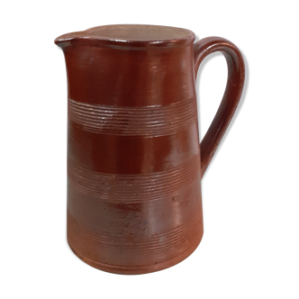 Berry sandstone pitcher