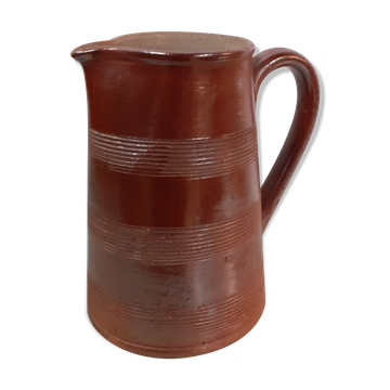 Berry sandstone pitcher