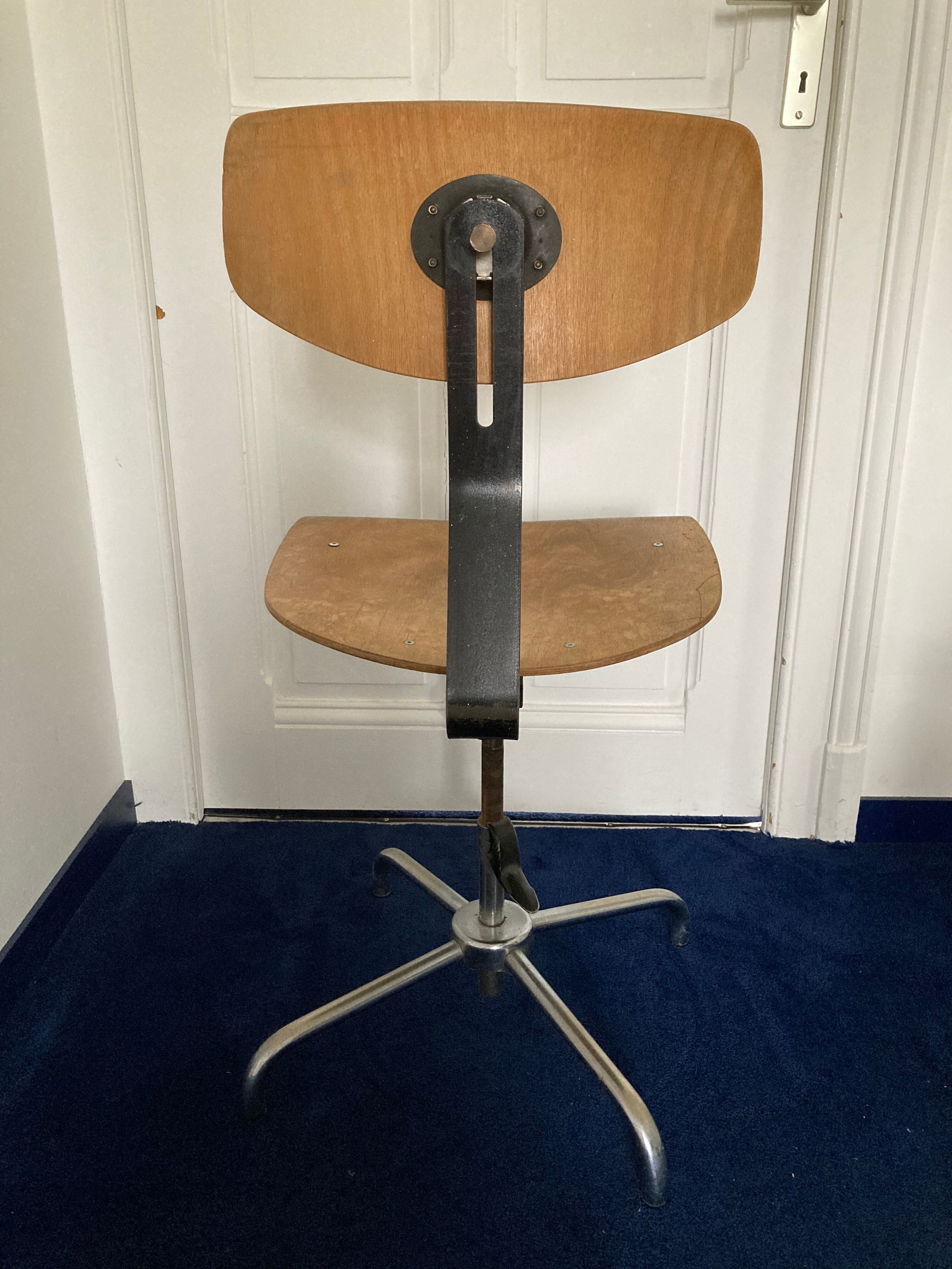 Stella vintage workshop chair swivel adjustable in height