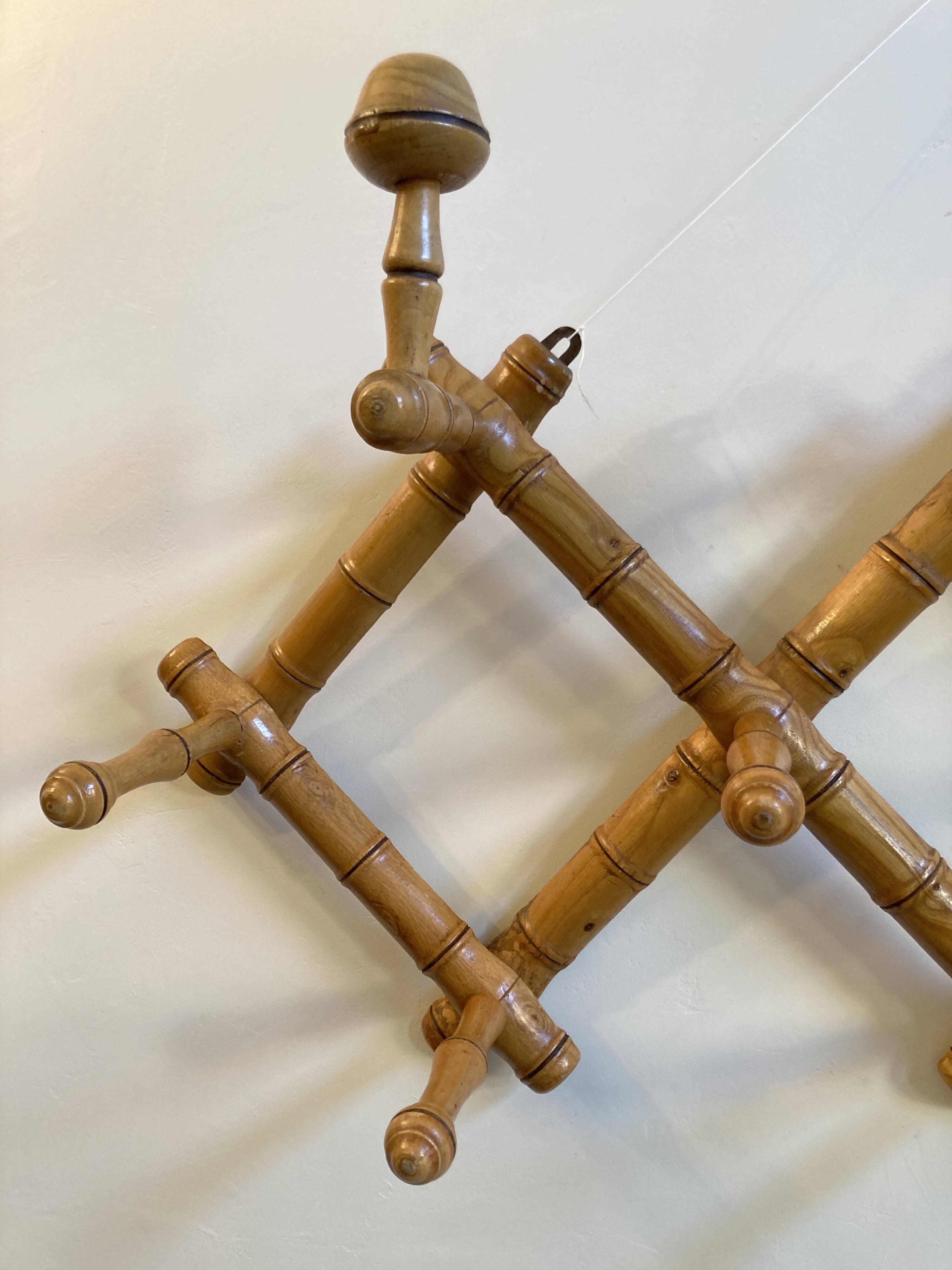 Porte-manteau ancien à 13 patères