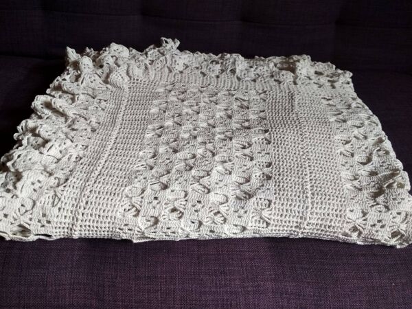 Dessus de lit  en coton blanc  point crochet à la main