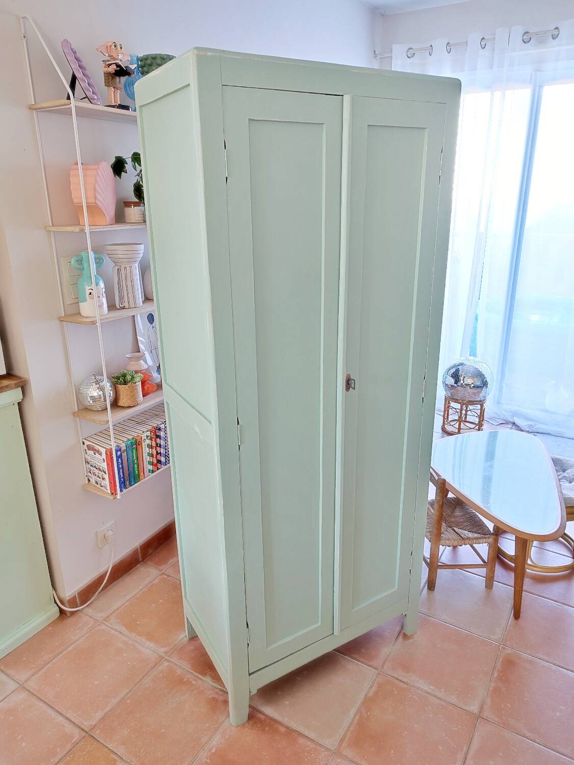 Armoire parisienne vintage, placard de rangement