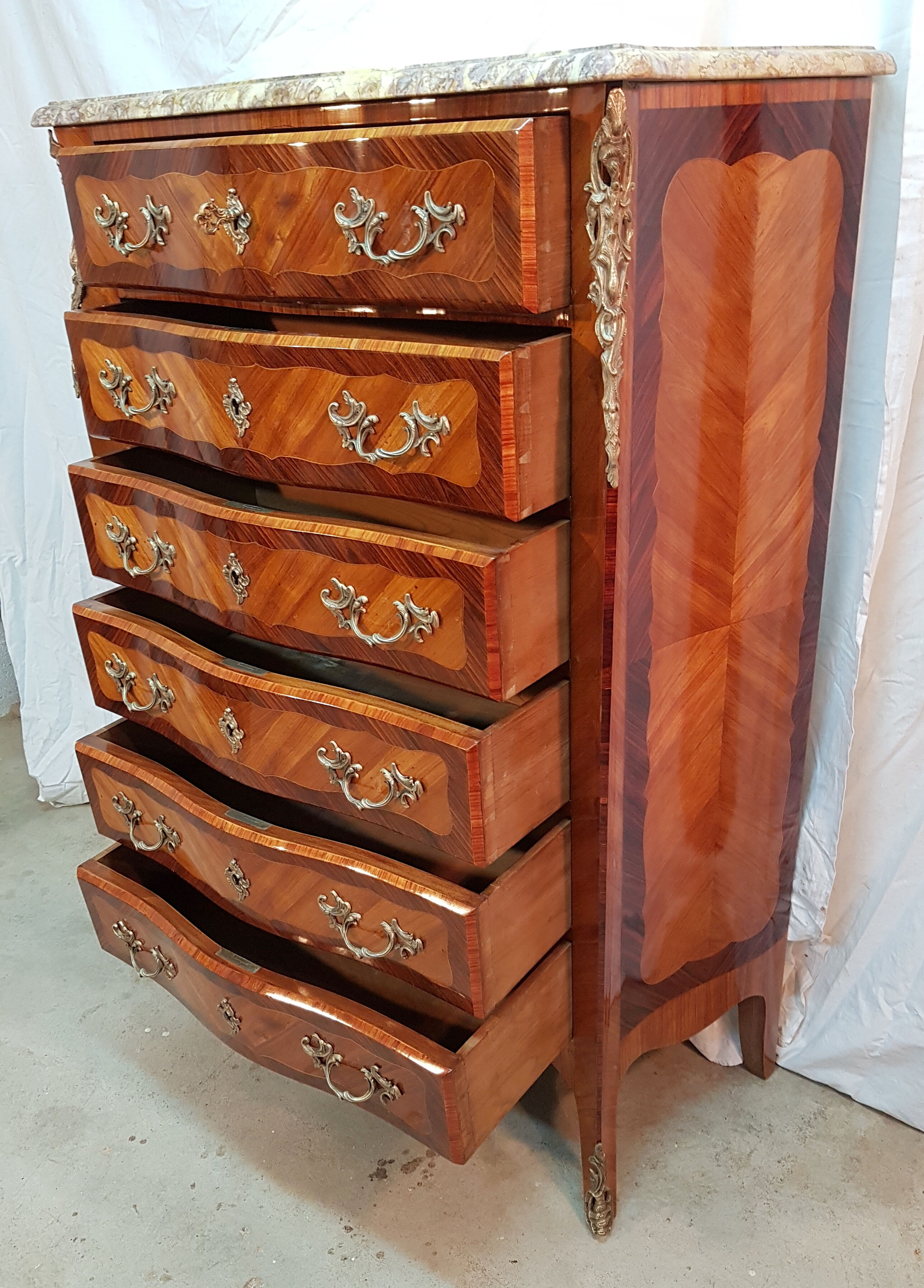 Chiffonier wood rose