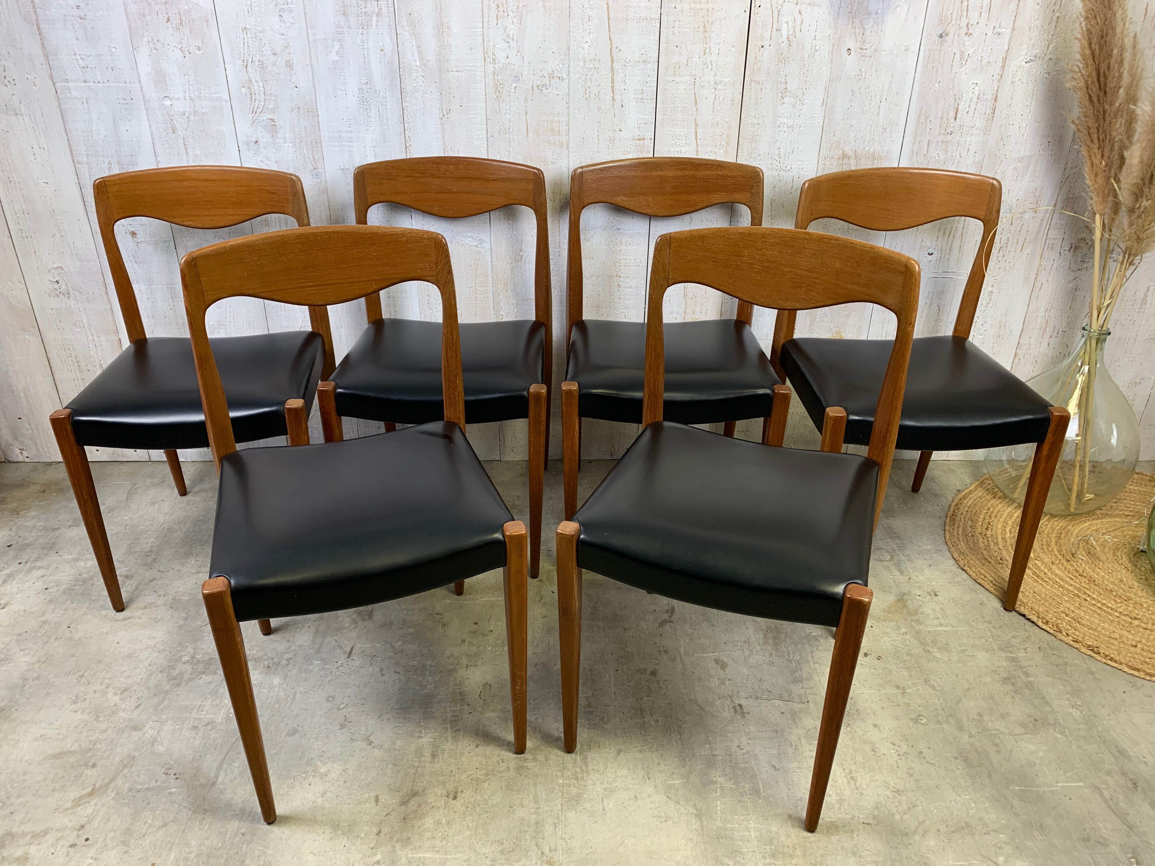 Series of 6 scandinavian chairs