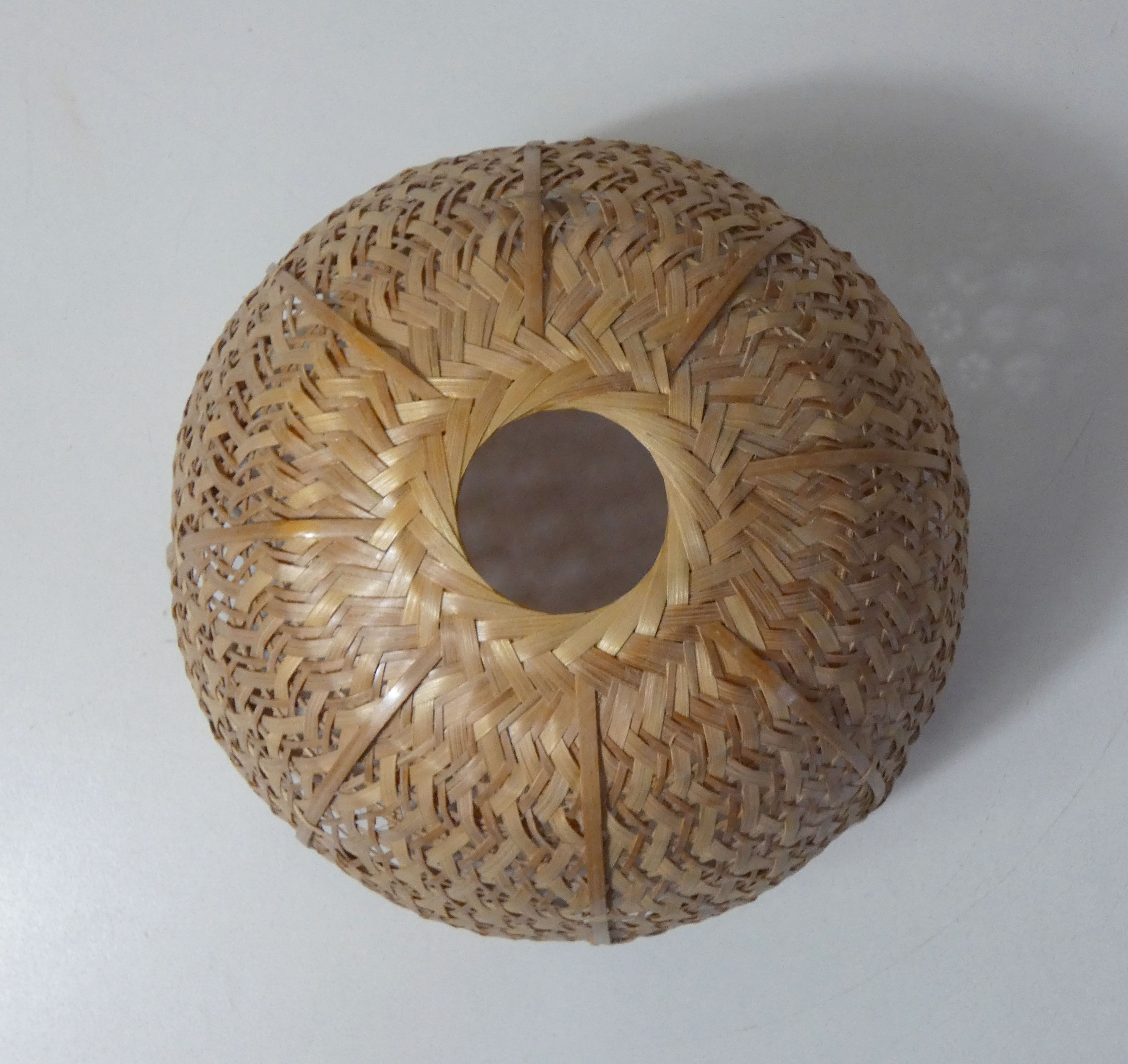Vintage rattan flower pendant lamp