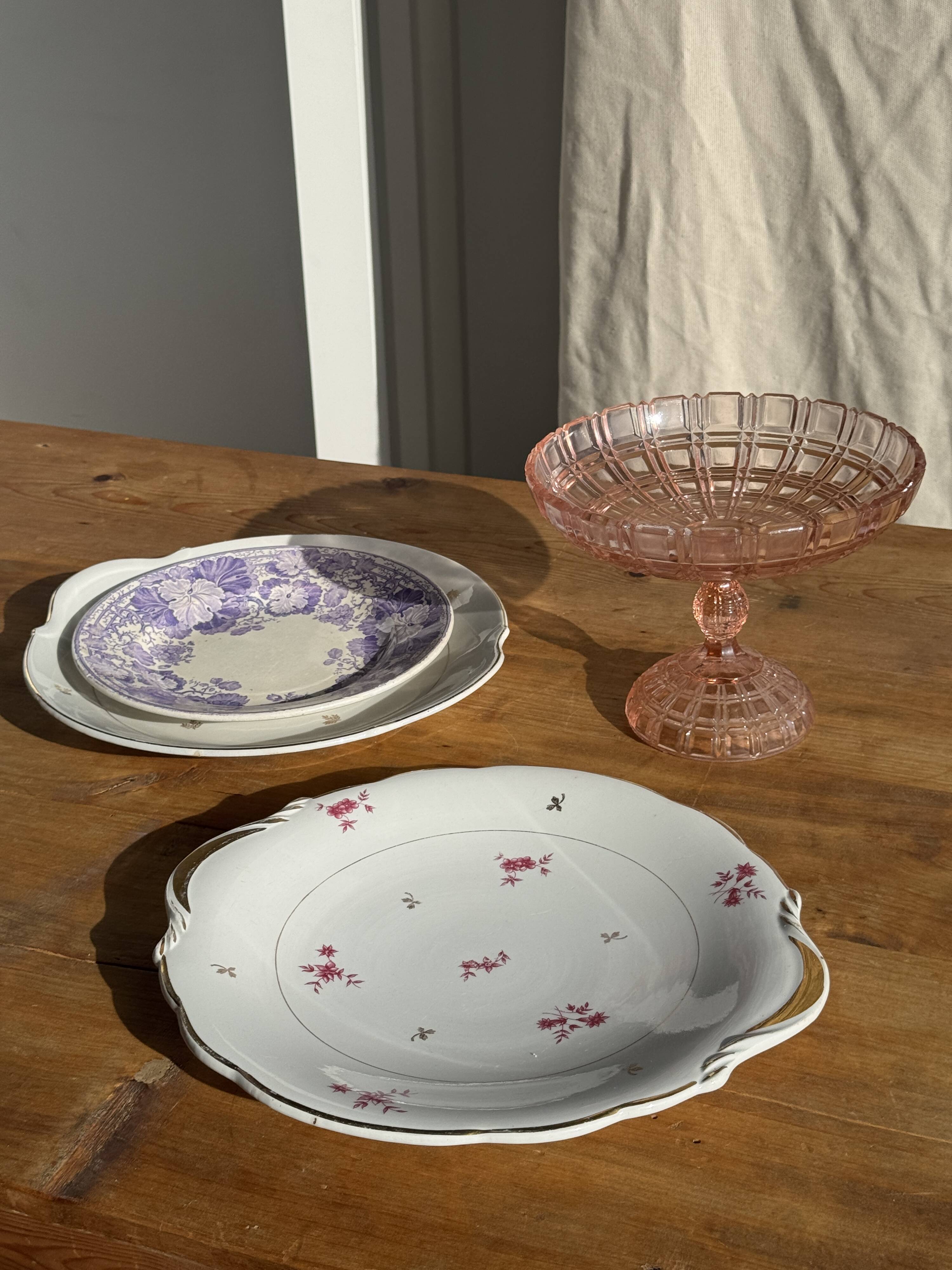 Old pie dish with 2 handles, golden wheat patterns, D28.