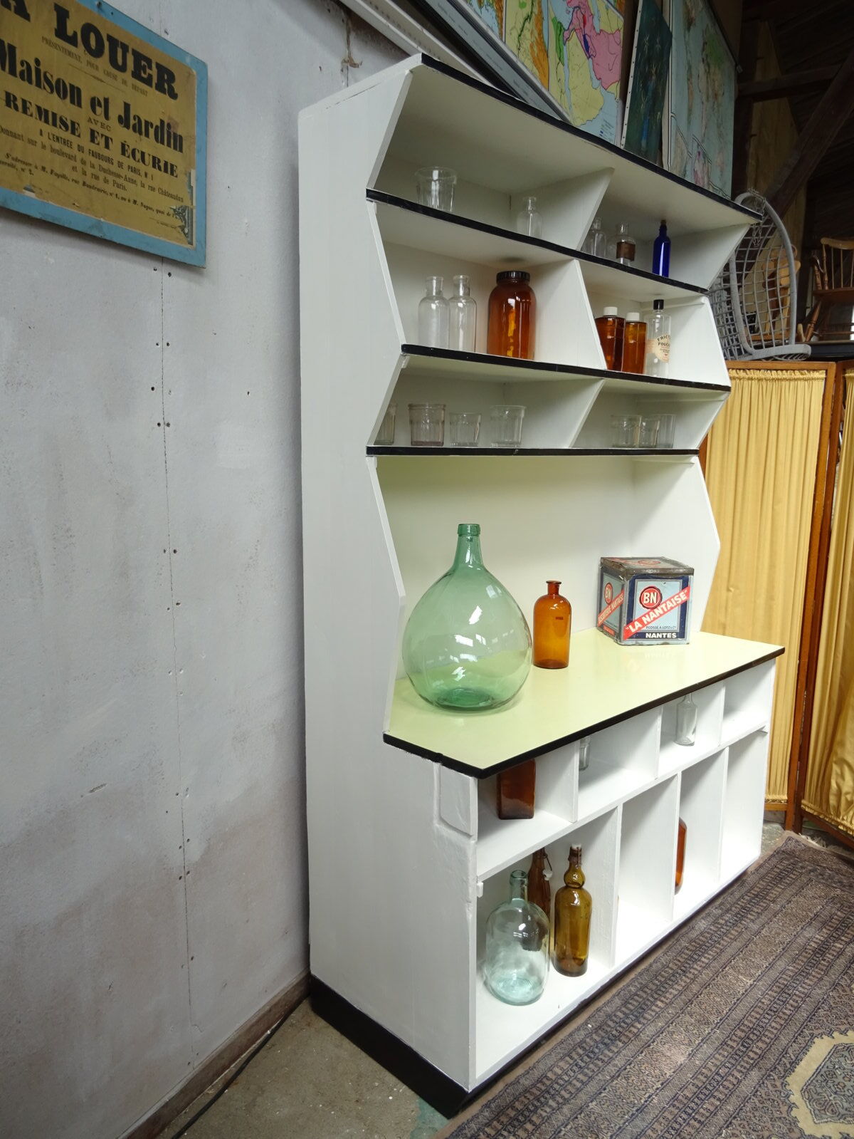 Grocery shelf counter