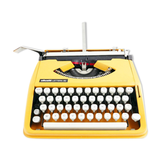Typewriter, Olivetti Lettera 82 color turmeric orange splendid and rare