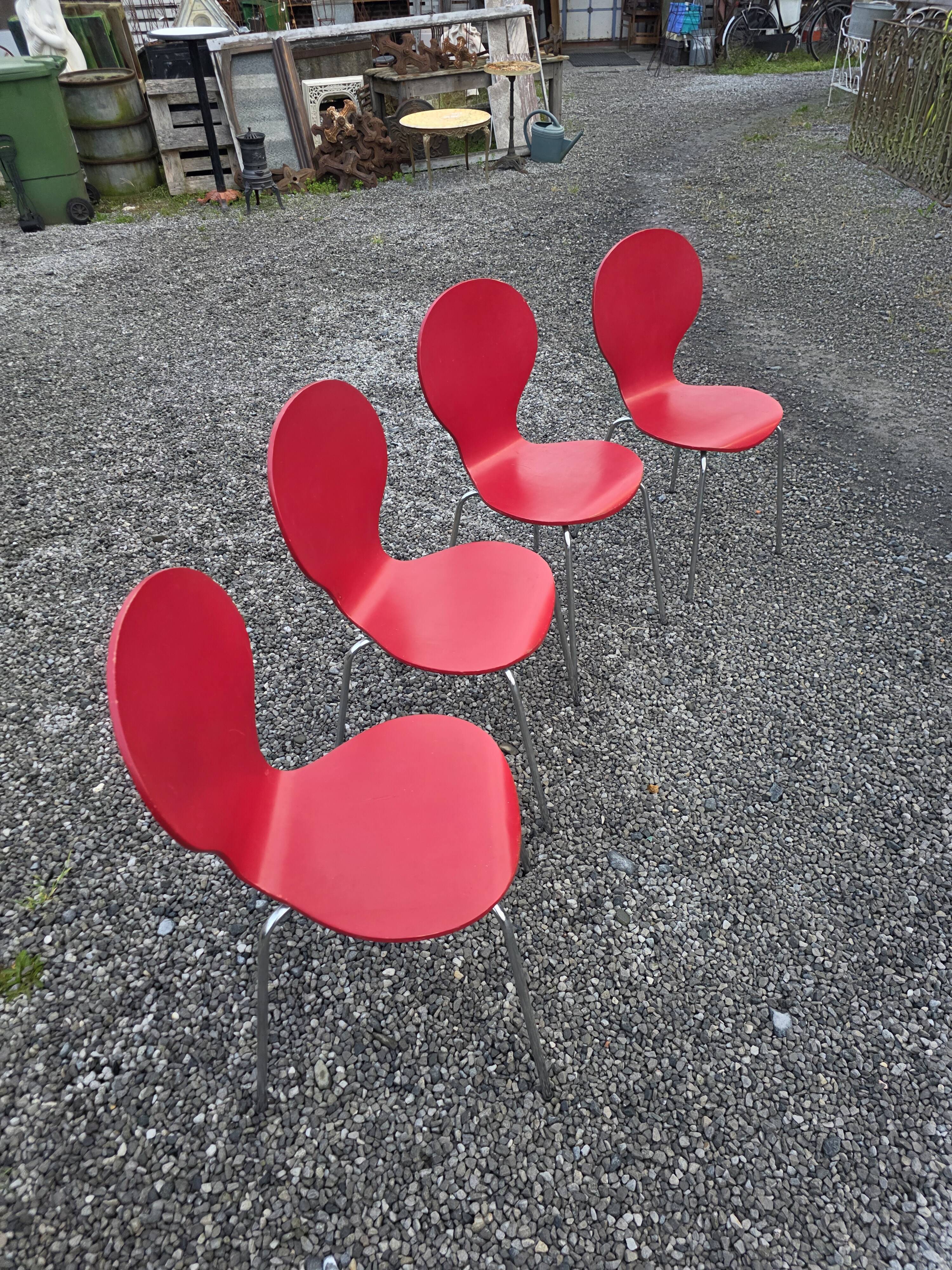4 vintage design chairs in chrome metal