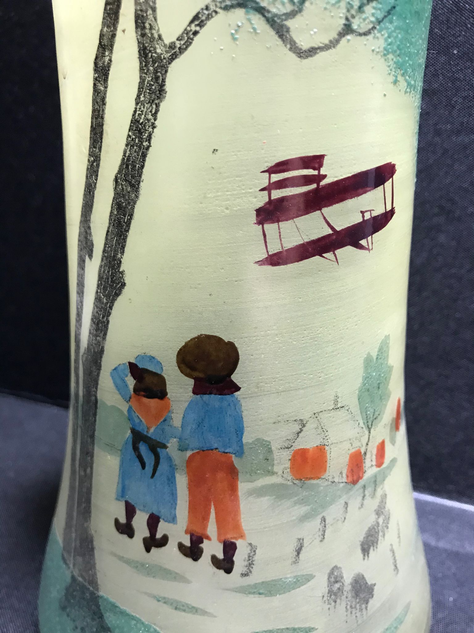 1435 Discreet brand with heel to decipher vase
