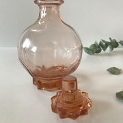 Carafe en verre rose