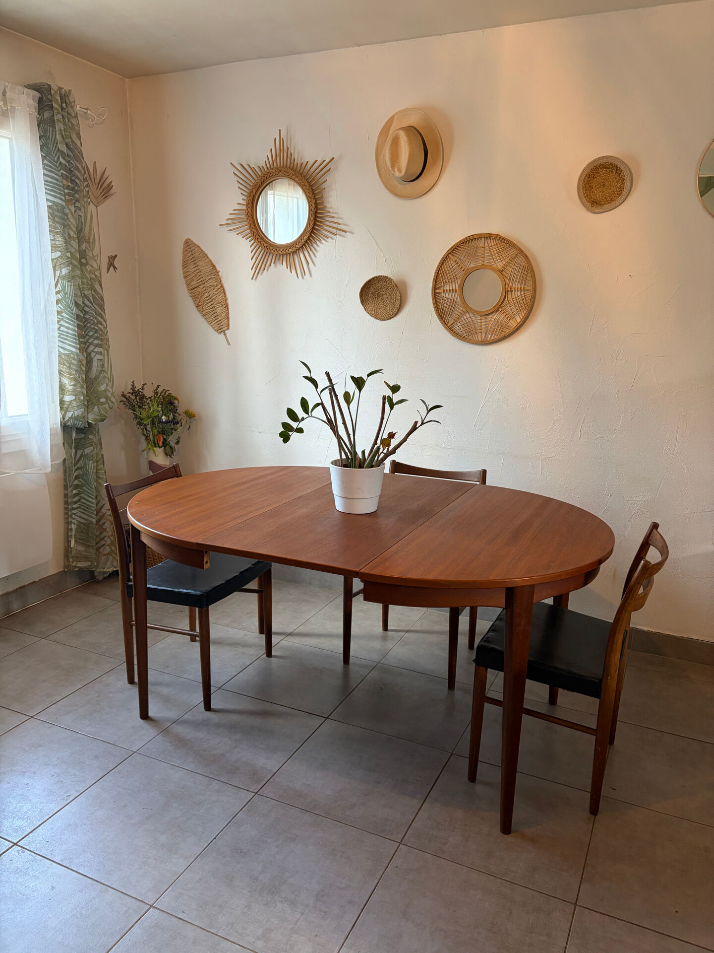 Vintage teak round table NF extendable