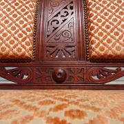 Ancienne banquette en bois et velours orange