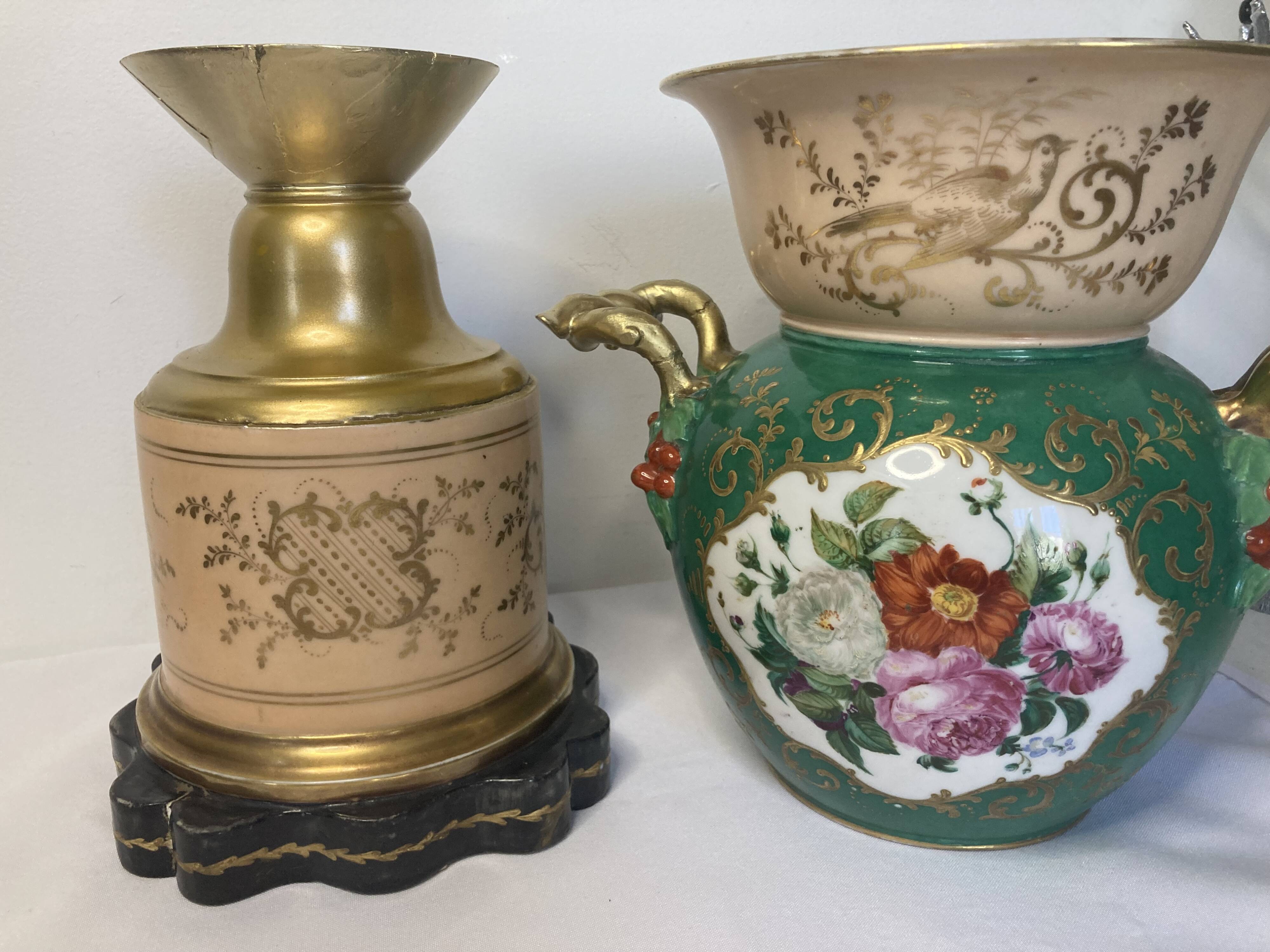 Rococo pedestal vase in Paris porcelain around 1830