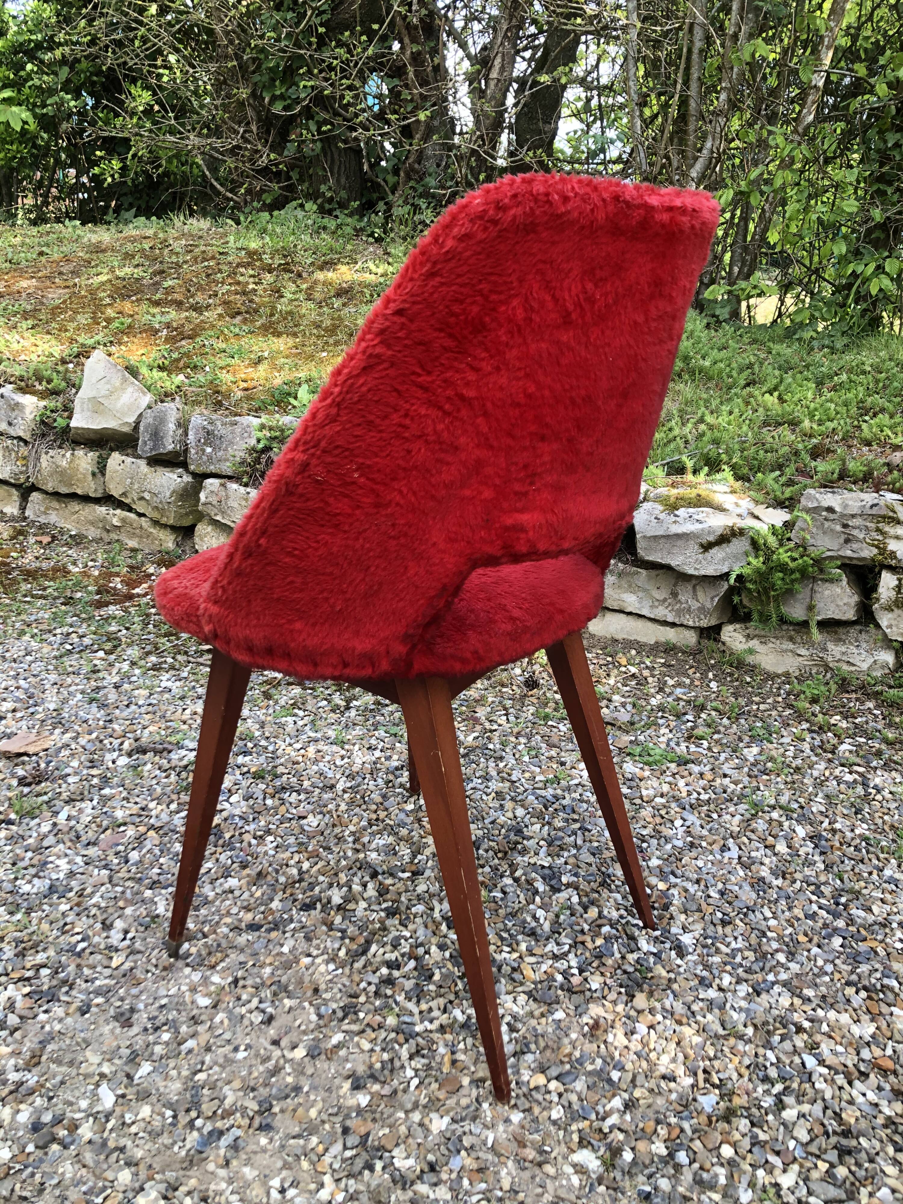 Vintage chair in red moumoute 1960