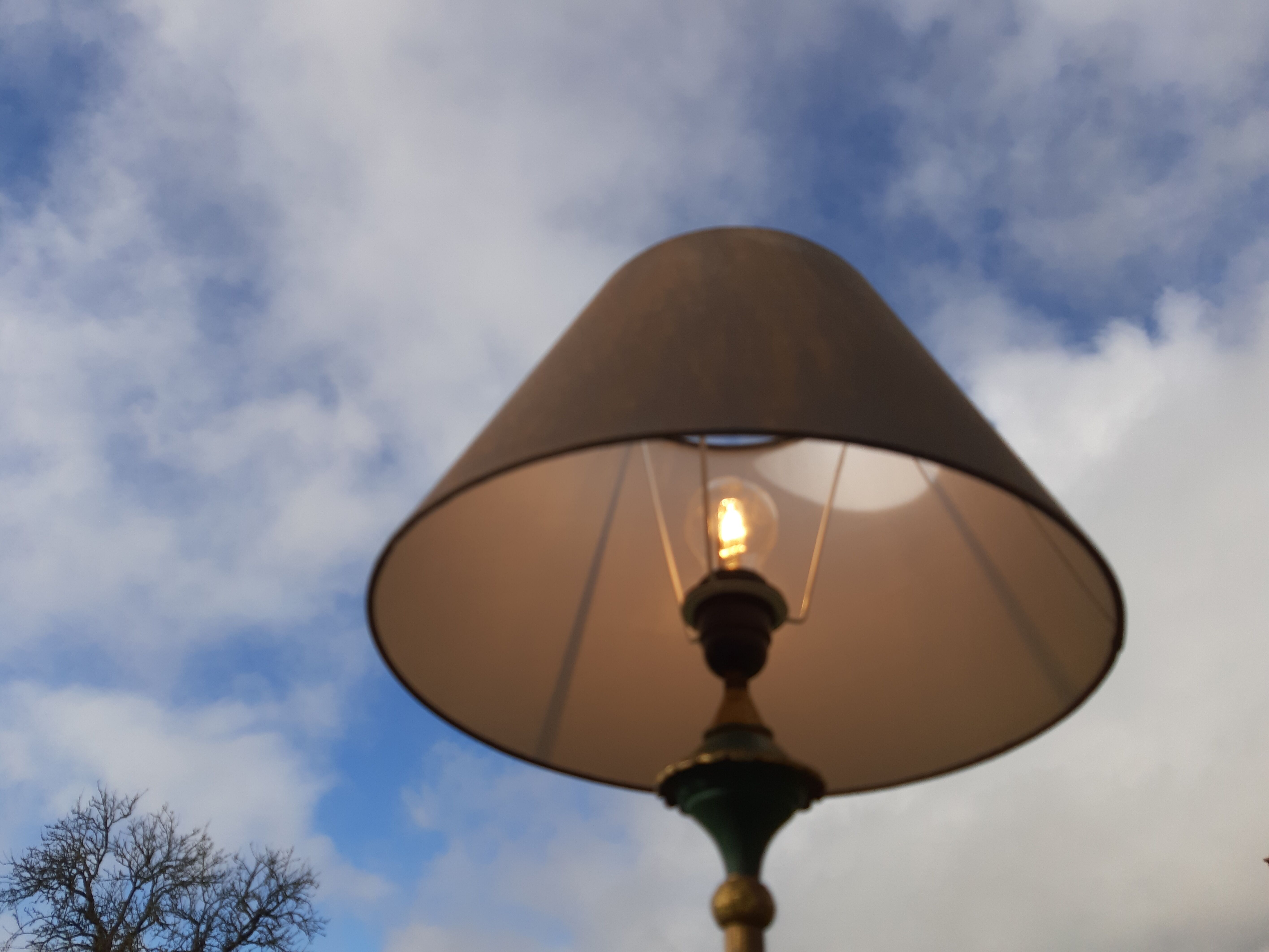 Lamp on empire style foot