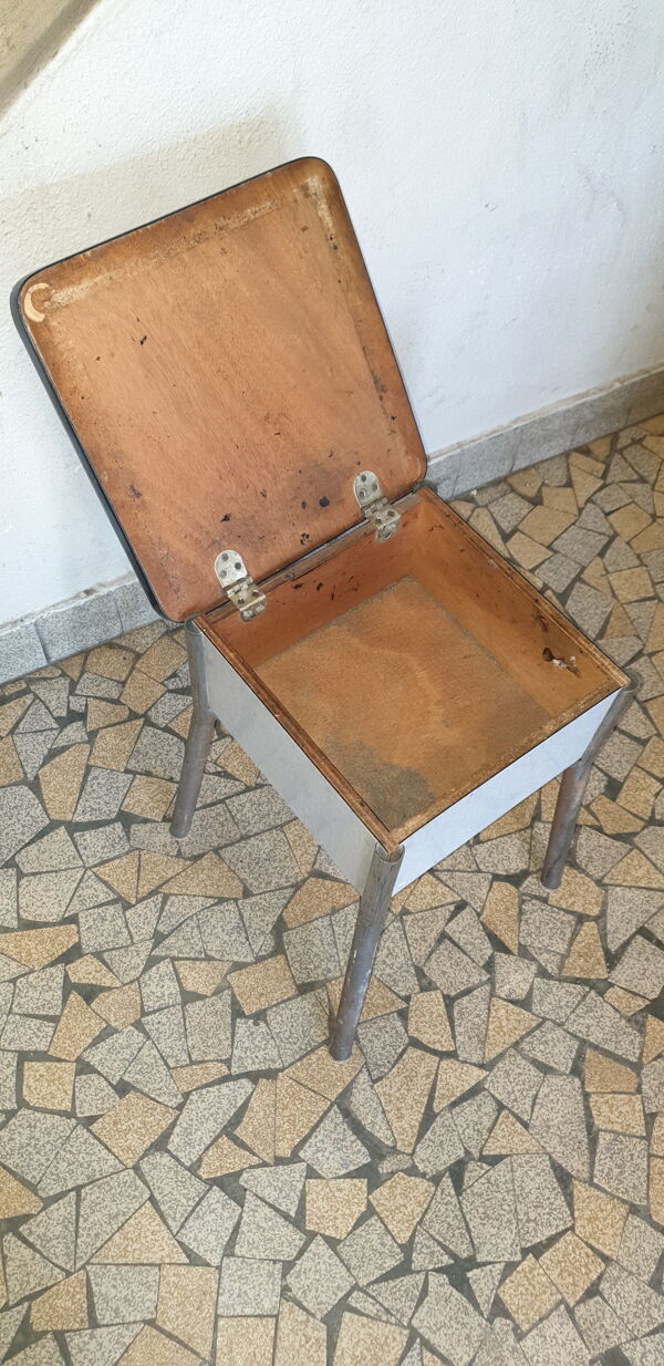 Tabouret coffre en formica