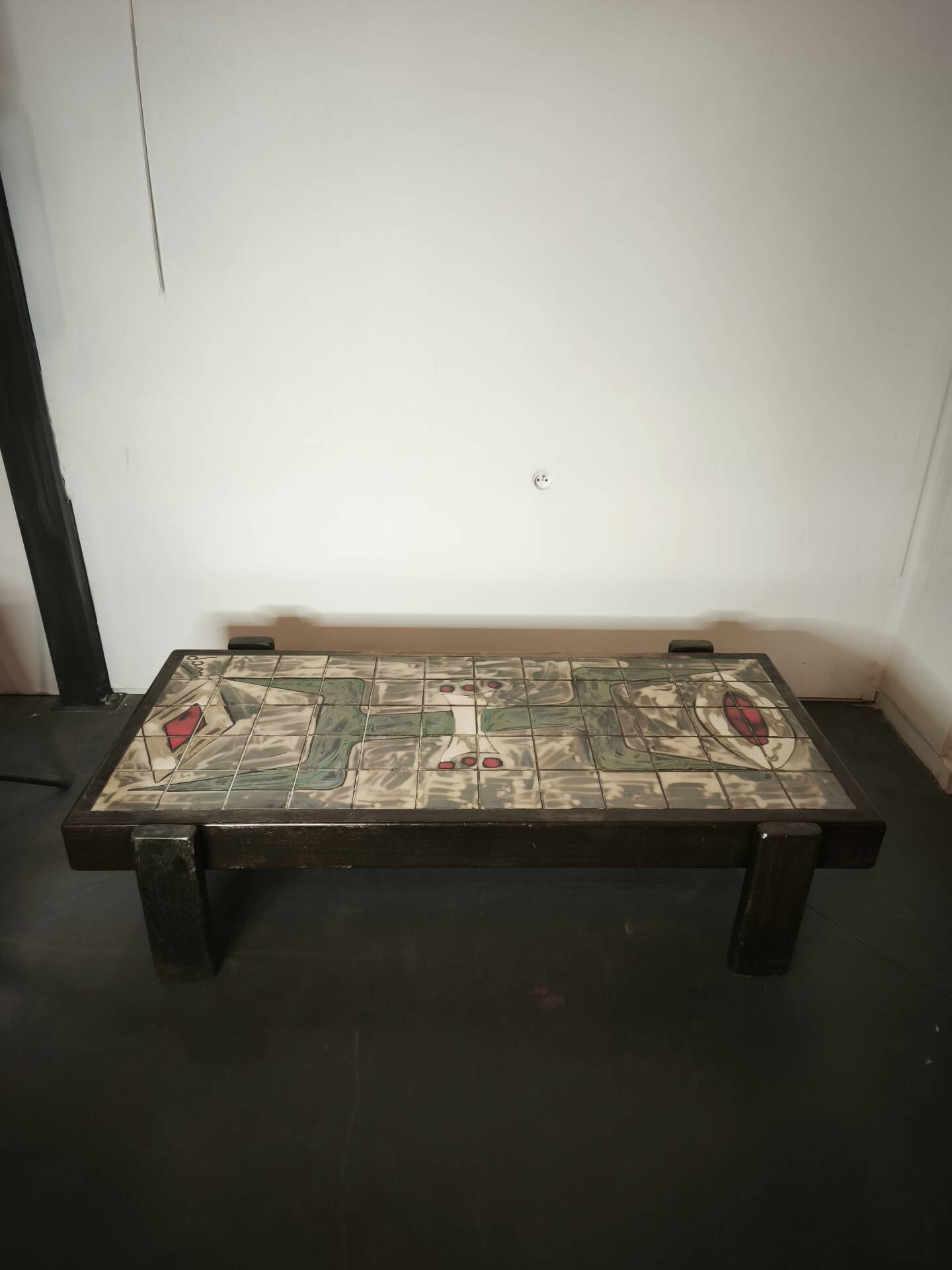 Table basse en céramique, signée Dan