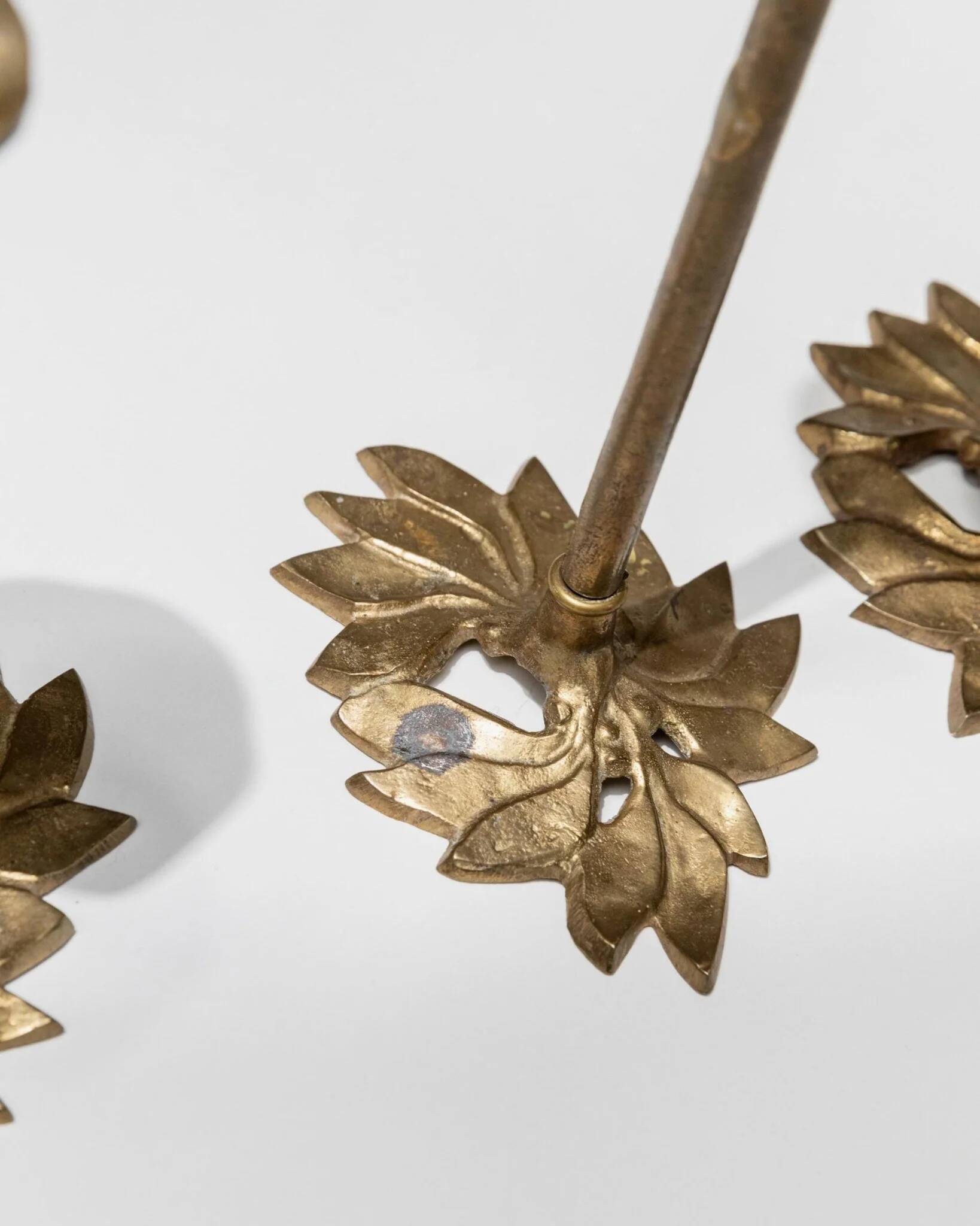 Set of 3 Doré Laiton Candle Holders – Art Nouveau Flower & Leaf Design, Italy, 1940s