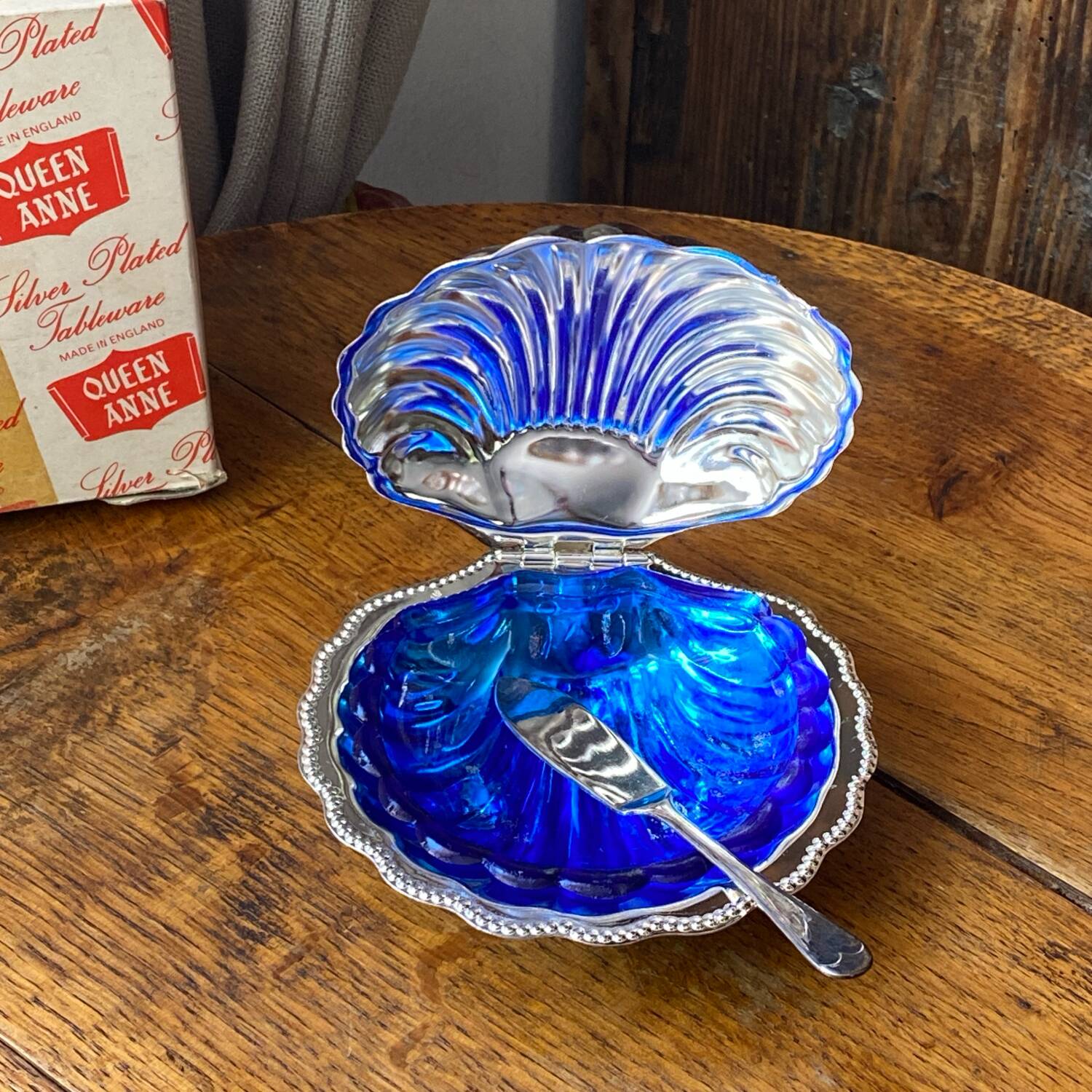 Beurrier coquille avec couteau, plaqué argent, Queen